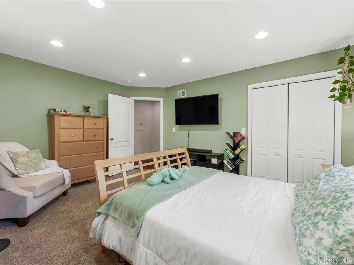 2 Seaview Ledge, Brookhaven, NY, 6 Bedrooms Bedrooms, 10 Rooms Rooms,3 BathroomsBathrooms,Residential,For Rent,Seaview Ledge,0,1001191 2 Seaview Ledge, Brookhaven, NY, 6 Bedrooms Bedrooms, 10 Rooms Rooms,3 BathroomsBathrooms,Residential,For Rent,Seaview Ledge,0,1001191