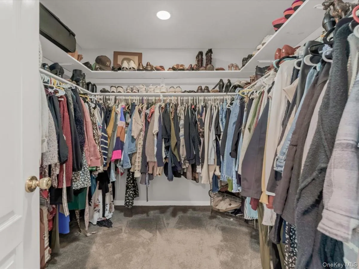 2 Seaview Ledge, Brookhaven, NY, 6 Bedrooms Bedrooms, 10 Rooms Rooms,3 BathroomsBathrooms,Residential,For Rent,Seaview Ledge,0,1001191 2 Seaview Ledge, Brookhaven, NY, 6 Bedrooms Bedrooms, 10 Rooms Rooms,3 BathroomsBathrooms,Residential,For Rent,Seaview Ledge,0,1001191