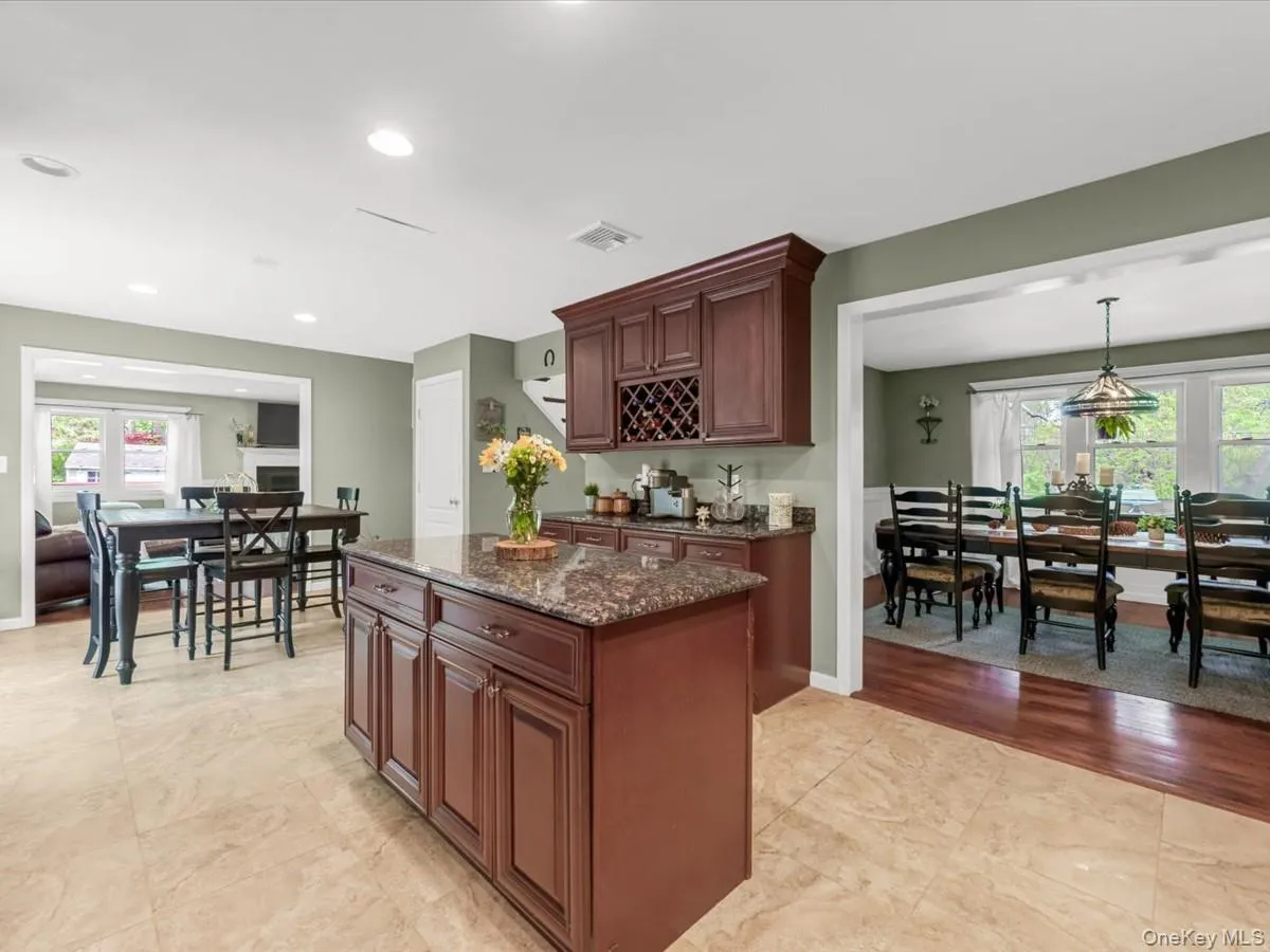 2 Seaview Ledge, Brookhaven, NY, 6 Bedrooms Bedrooms, 10 Rooms Rooms,3 BathroomsBathrooms,Residential,For Rent,Seaview Ledge,0,1001191 2 Seaview Ledge, Brookhaven, NY, 6 Bedrooms Bedrooms, 10 Rooms Rooms,3 BathroomsBathrooms,Residential,For Rent,Seaview Ledge,0,1001191
