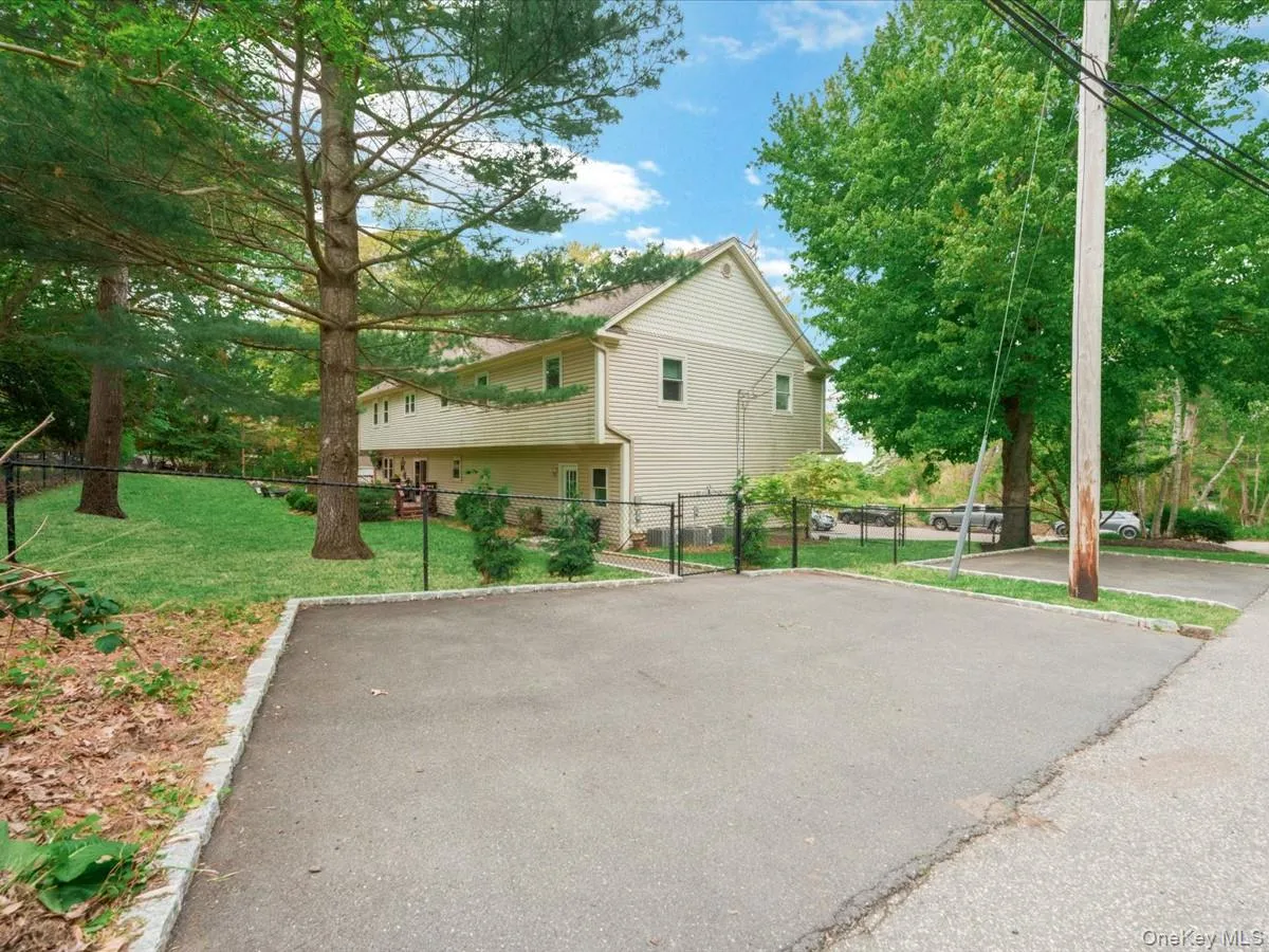 2 Seaview Ledge, Brookhaven, NY, 6 Bedrooms Bedrooms, 10 Rooms Rooms,3 BathroomsBathrooms,Residential,For Rent,Seaview Ledge,0,1001191 2 Seaview Ledge, Brookhaven, NY, 6 Bedrooms Bedrooms, 10 Rooms Rooms,3 BathroomsBathrooms,Residential,For Rent,Seaview Ledge,0,1001191