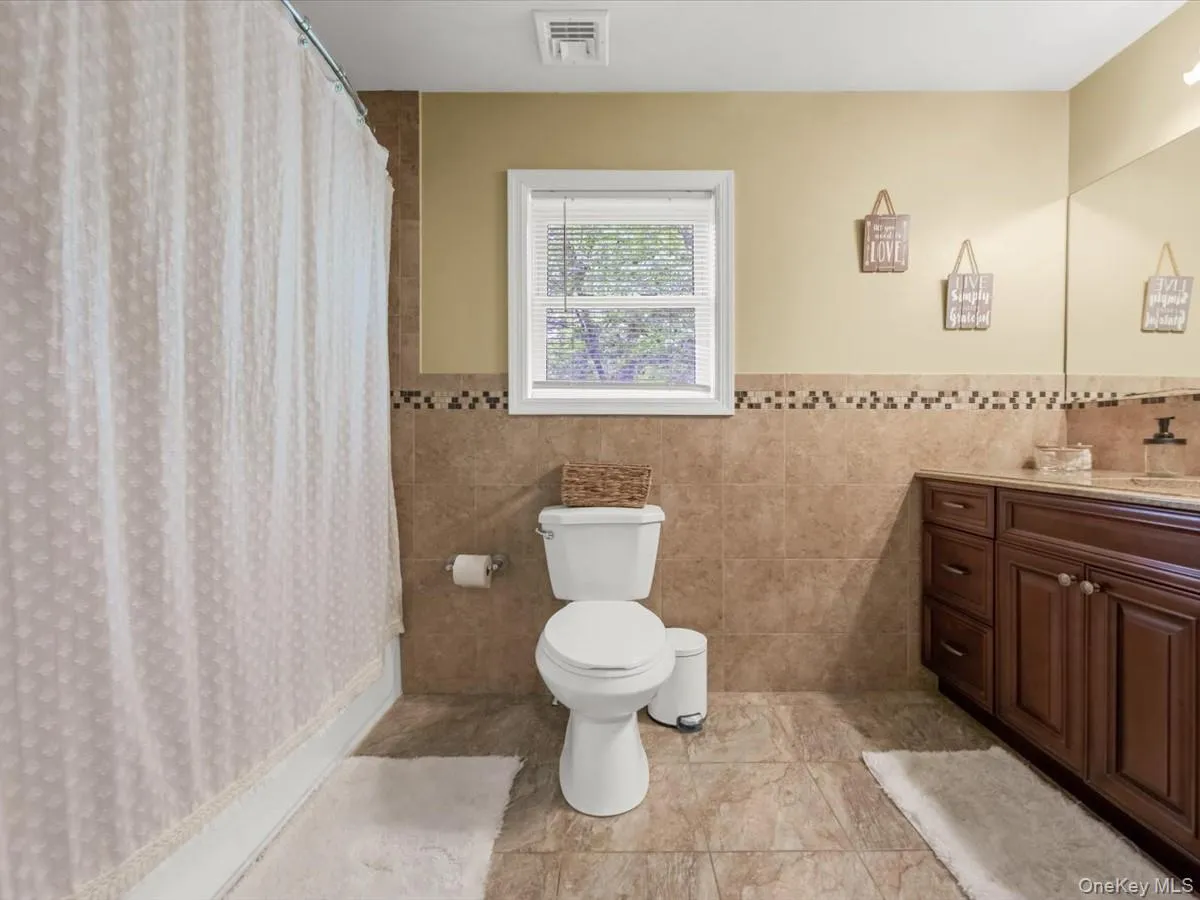 2 Seaview Ledge, Brookhaven, NY, 6 Bedrooms Bedrooms, 10 Rooms Rooms,3 BathroomsBathrooms,Residential,For Rent,Seaview Ledge,0,1001191 2 Seaview Ledge, Brookhaven, NY, 6 Bedrooms Bedrooms, 10 Rooms Rooms,3 BathroomsBathrooms,Residential,For Rent,Seaview Ledge,0,1001191