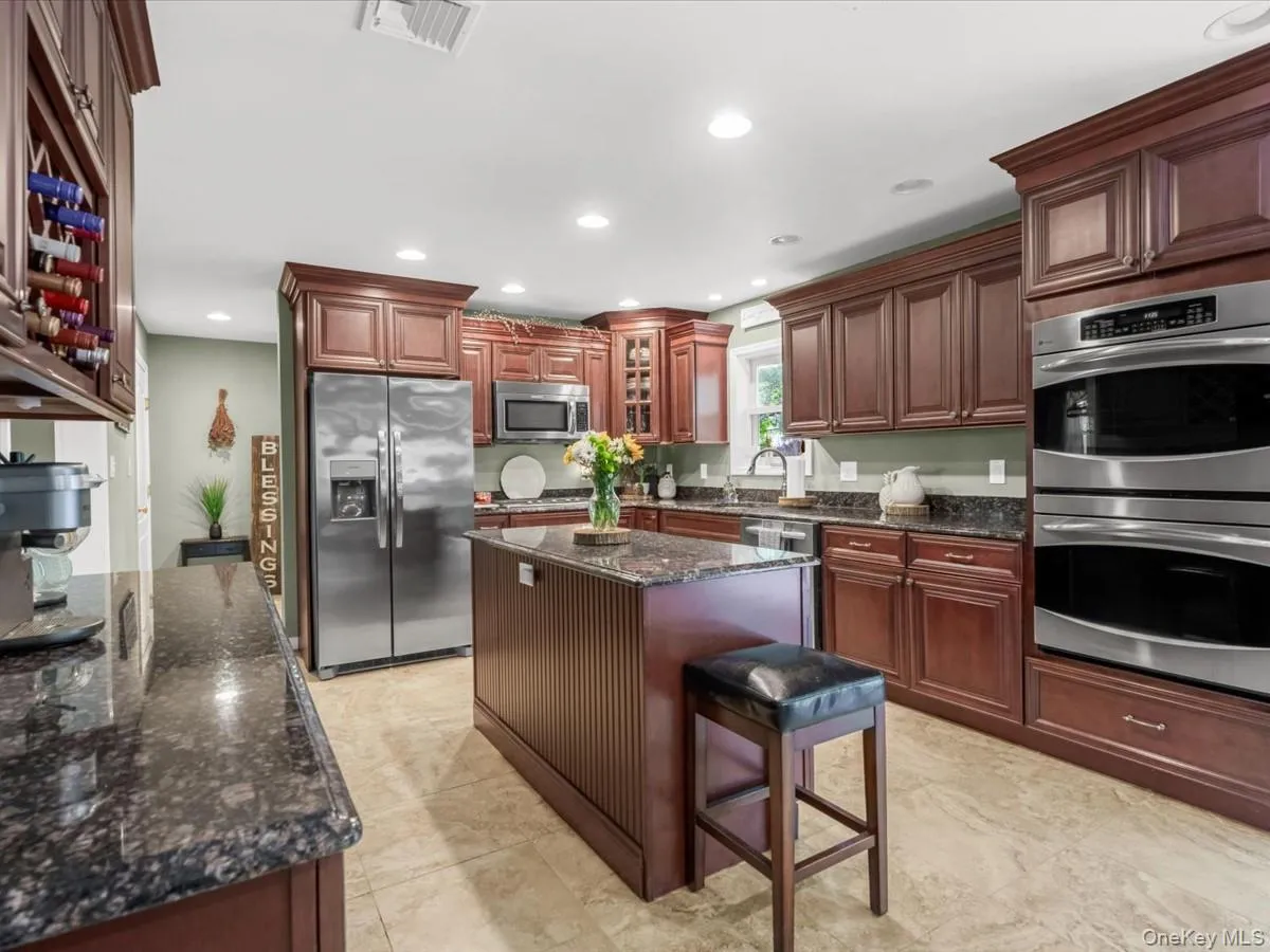 2 Seaview Ledge, Brookhaven, NY, 6 Bedrooms Bedrooms, 10 Rooms Rooms,3 BathroomsBathrooms,Residential,For Rent,Seaview Ledge,0,1001191 2 Seaview Ledge, Brookhaven, NY, 6 Bedrooms Bedrooms, 10 Rooms Rooms,3 BathroomsBathrooms,Residential,For Rent,Seaview Ledge,0,1001191