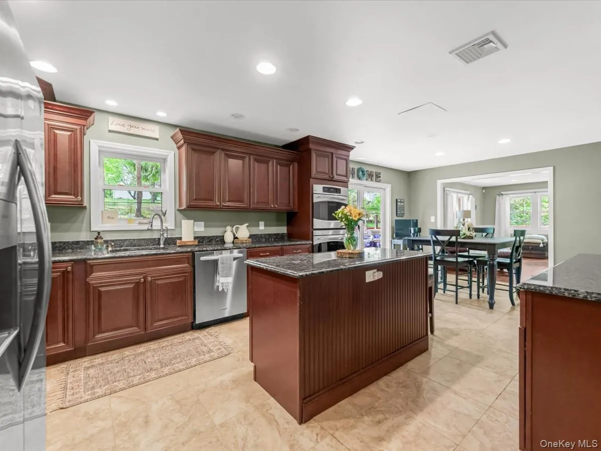 2 Seaview Ledge, Brookhaven, NY, 6 Bedrooms Bedrooms, 10 Rooms Rooms,3 BathroomsBathrooms,Residential,For Rent,Seaview Ledge,0,1001191 2 Seaview Ledge, Brookhaven, NY, 6 Bedrooms Bedrooms, 10 Rooms Rooms,3 BathroomsBathrooms,Residential,For Rent,Seaview Ledge,0,1001191