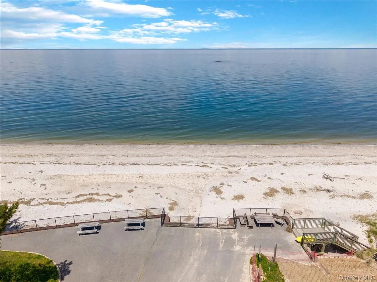 2 Seaview Ledge, Brookhaven, NY, 6 Bedrooms Bedrooms, 10 Rooms Rooms,3 BathroomsBathrooms,Residential,For Rent,Seaview Ledge,0,1001191 2 Seaview Ledge, Brookhaven, NY, 6 Bedrooms Bedrooms, 10 Rooms Rooms,3 BathroomsBathrooms,Residential,For Rent,Seaview Ledge,0,1001191
