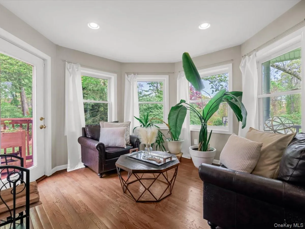 2 Seaview Ledge, Brookhaven, NY, 6 Bedrooms Bedrooms, 10 Rooms Rooms,3 BathroomsBathrooms,Residential,For Rent,Seaview Ledge,0,1001191 2 Seaview Ledge, Brookhaven, NY, 6 Bedrooms Bedrooms, 10 Rooms Rooms,3 BathroomsBathrooms,Residential,For Rent,Seaview Ledge,0,1001191