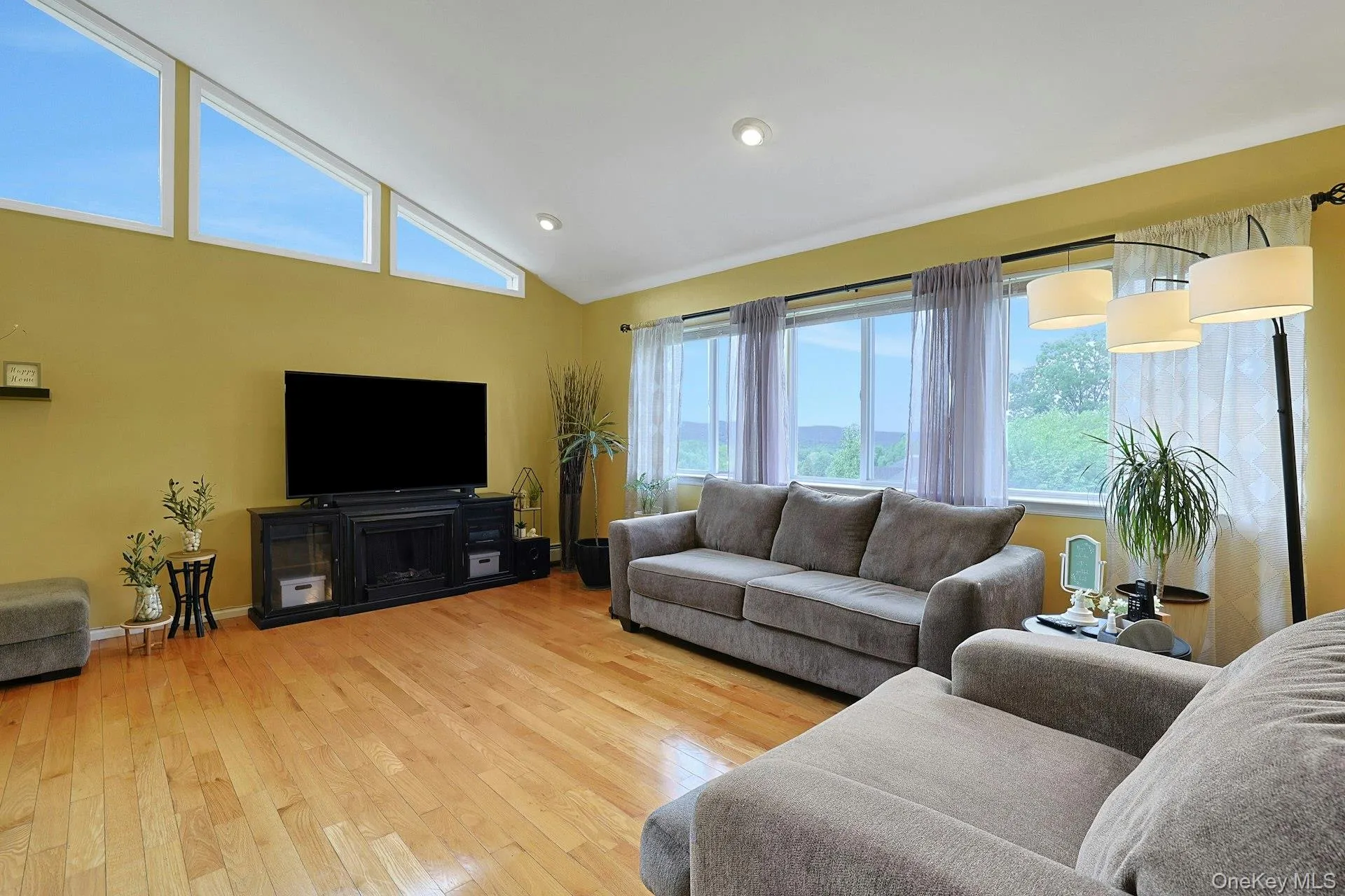 12 Louis Donato Drive, Haverstraw, NY, 4 Bedrooms Bedrooms, 8 Rooms Rooms,3 BathroomsBathrooms,Residential,For Rent,Louis Donato,0,1001198 12 Louis Donato Drive, Haverstraw, NY, 4 Bedrooms Bedrooms, 8 Rooms Rooms,3 BathroomsBathrooms,Residential,For Rent,Louis Donato,0,1001198