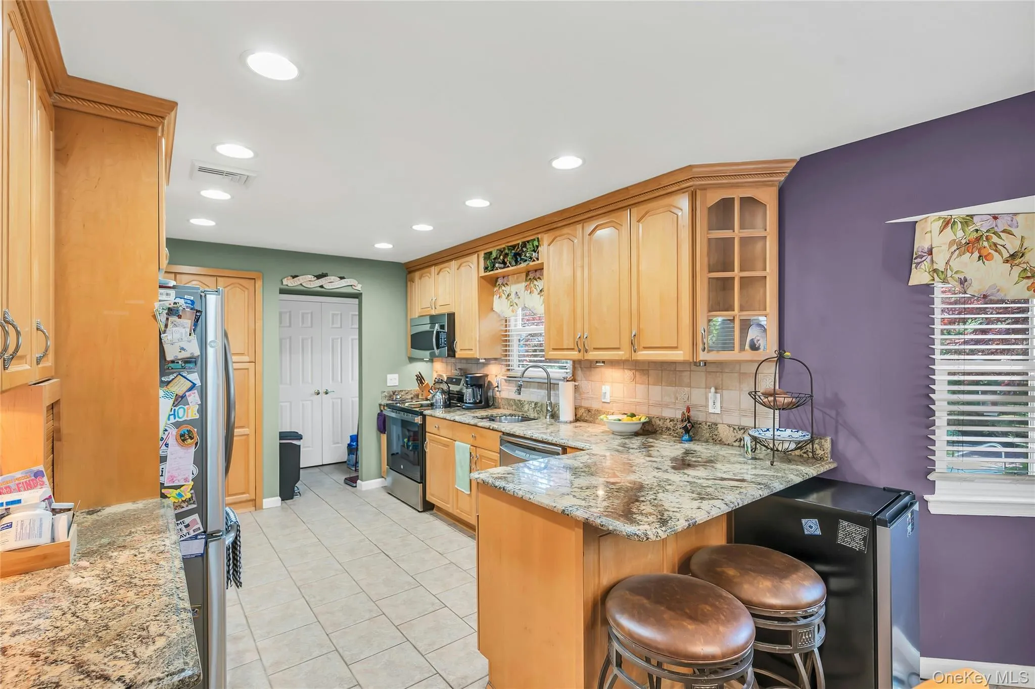 18 Ron Court, Smithtown, NY, 5 Bedrooms Bedrooms, 9 Rooms Rooms,2 BathroomsBathrooms,Residential,For Rent,Ron,0,KEY1001202 18 Ron Court, Smithtown, NY, 5 Bedrooms Bedrooms, 9 Rooms Rooms,2 BathroomsBathrooms,Residential,For Rent,Ron,0,KEY1001202