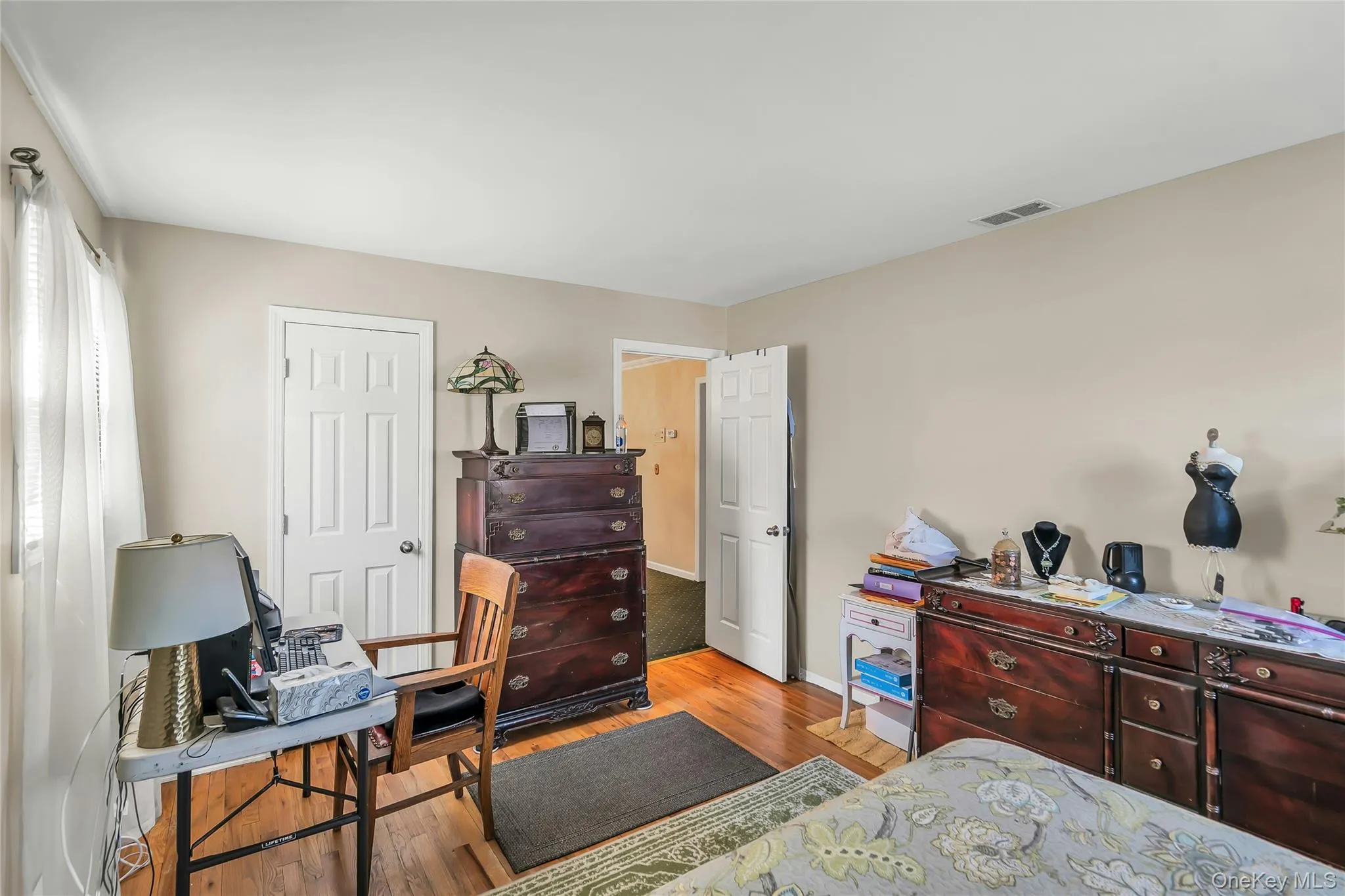 18 Ron Court, Smithtown, NY, 5 Bedrooms Bedrooms, 9 Rooms Rooms,2 BathroomsBathrooms,Residential,For Rent,Ron,0,KEY1001202 18 Ron Court, Smithtown, NY, 5 Bedrooms Bedrooms, 9 Rooms Rooms,2 BathroomsBathrooms,Residential,For Rent,Ron,0,KEY1001202