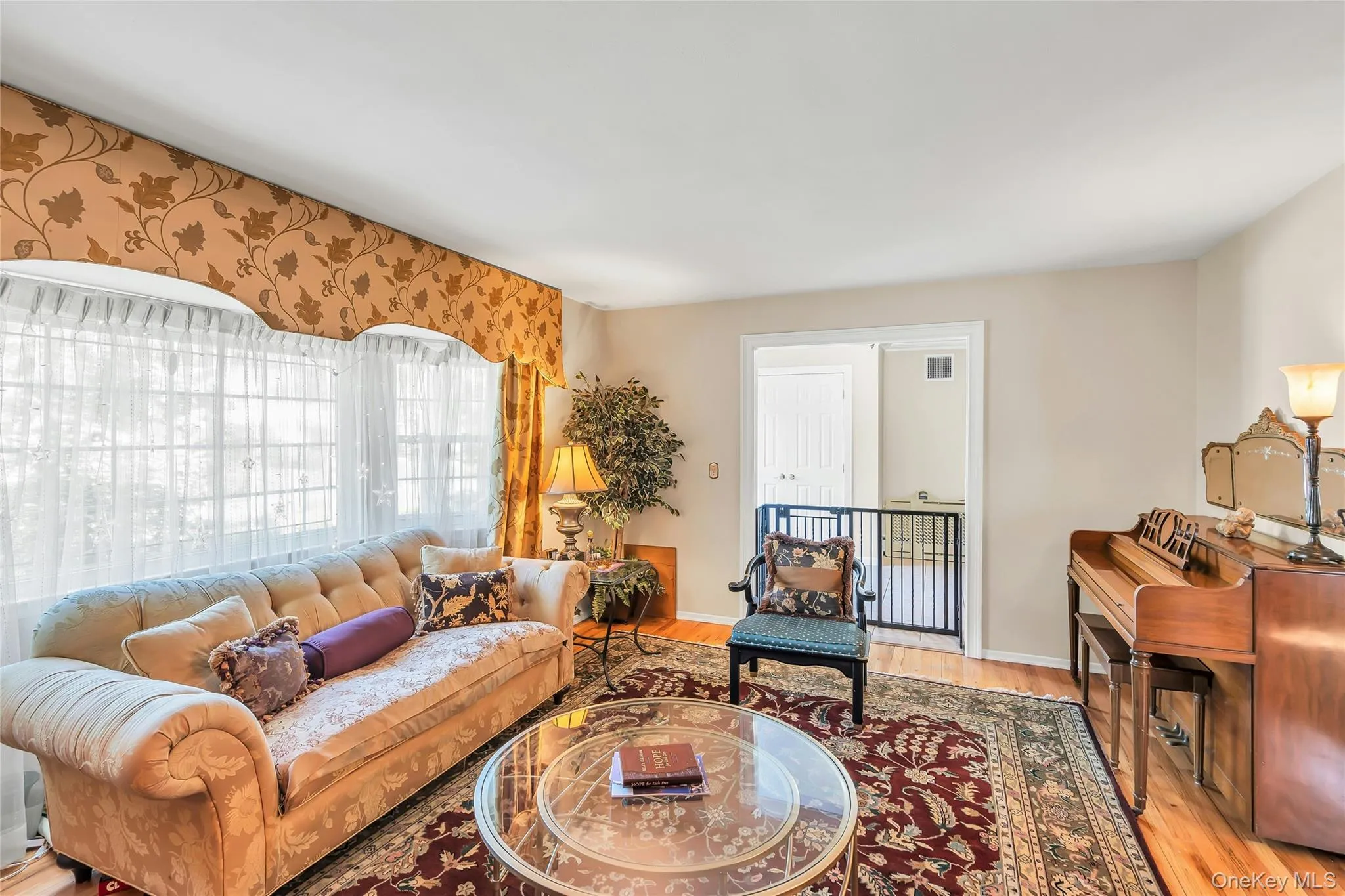 18 Ron Court, Smithtown, NY, 5 Bedrooms Bedrooms, 9 Rooms Rooms,2 BathroomsBathrooms,Residential,For Rent,Ron,0,KEY1001202 18 Ron Court, Smithtown, NY, 5 Bedrooms Bedrooms, 9 Rooms Rooms,2 BathroomsBathrooms,Residential,For Rent,Ron,0,KEY1001202
