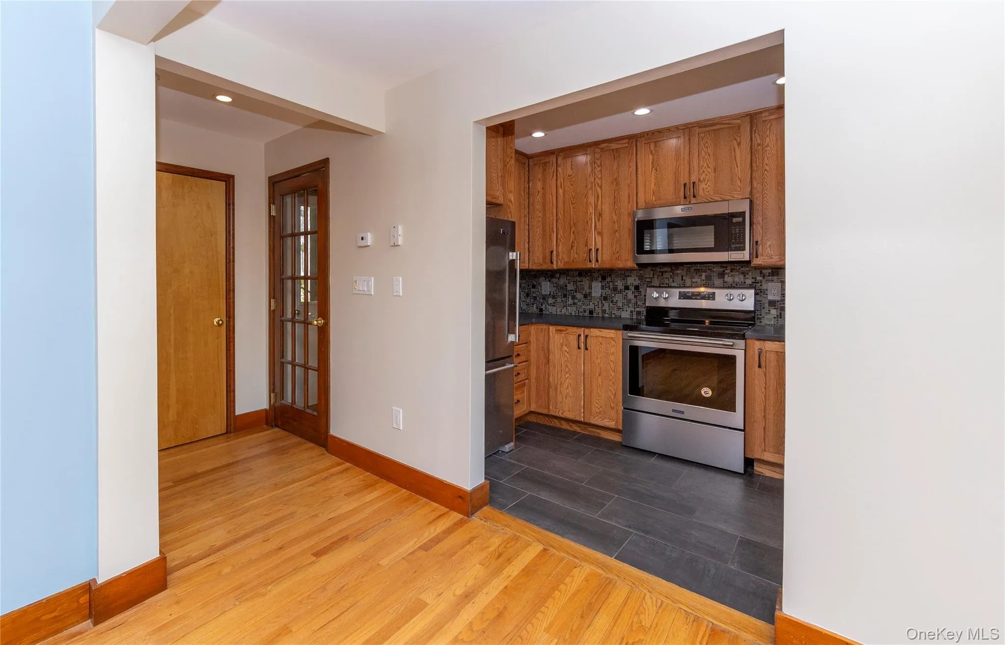 Entry way with view of Kitchen Entry way with view of Kitchen