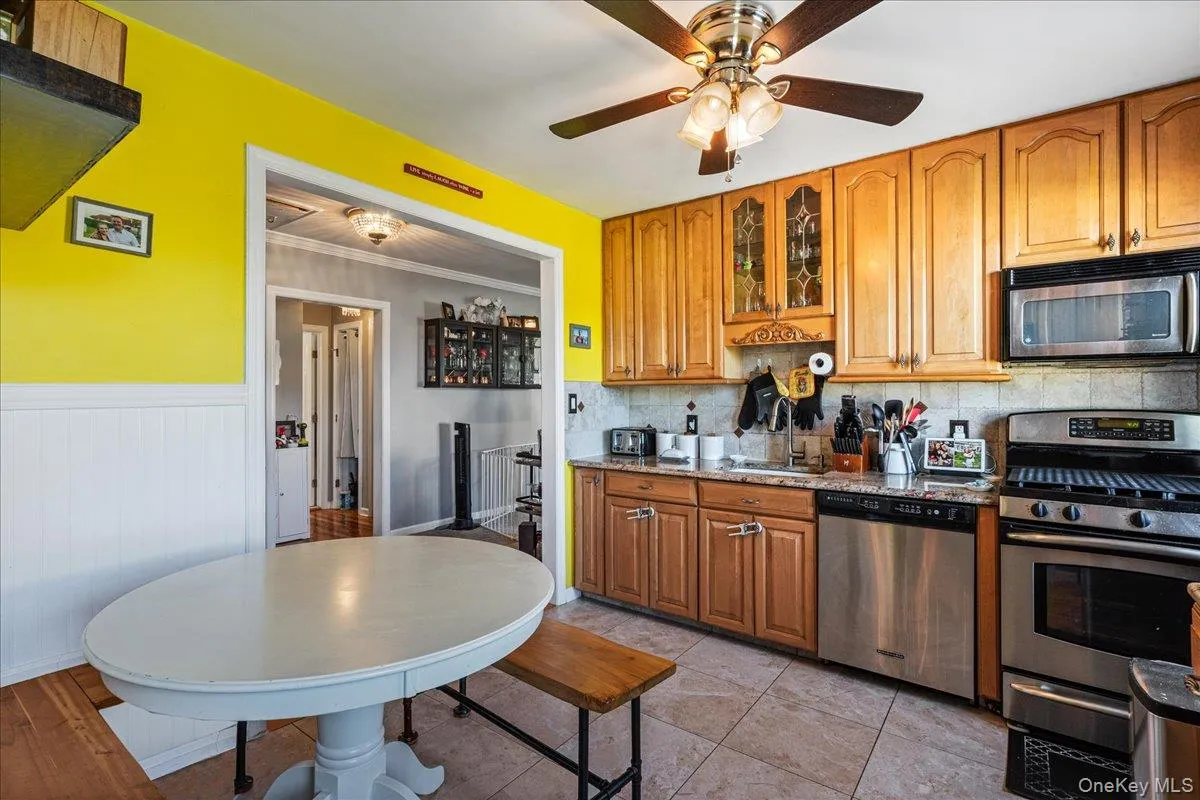 251-03 71st Road, New York, NY, 2 Bedrooms Bedrooms, 5 Rooms Rooms,1 BathroomBathrooms,Residential,For Rent,71st,0,1001219 251-03 71st Road, New York, NY, 2 Bedrooms Bedrooms, 5 Rooms Rooms,1 BathroomBathrooms,Residential,For Rent,71st,0,1001219