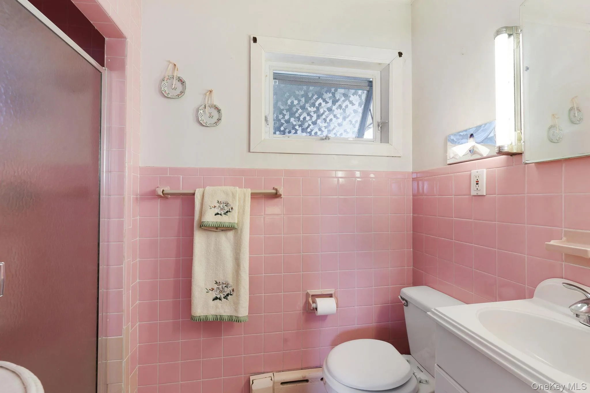 36 Finger Street, Saugerties, NY, 3 Bedrooms Bedrooms, 8 Rooms Rooms,2 BathroomsBathrooms,Residential,For Rent,Finger,0,1001230 36 Finger Street, Saugerties, NY, 3 Bedrooms Bedrooms, 8 Rooms Rooms,2 BathroomsBathrooms,Residential,For Rent,Finger,0,1001230
