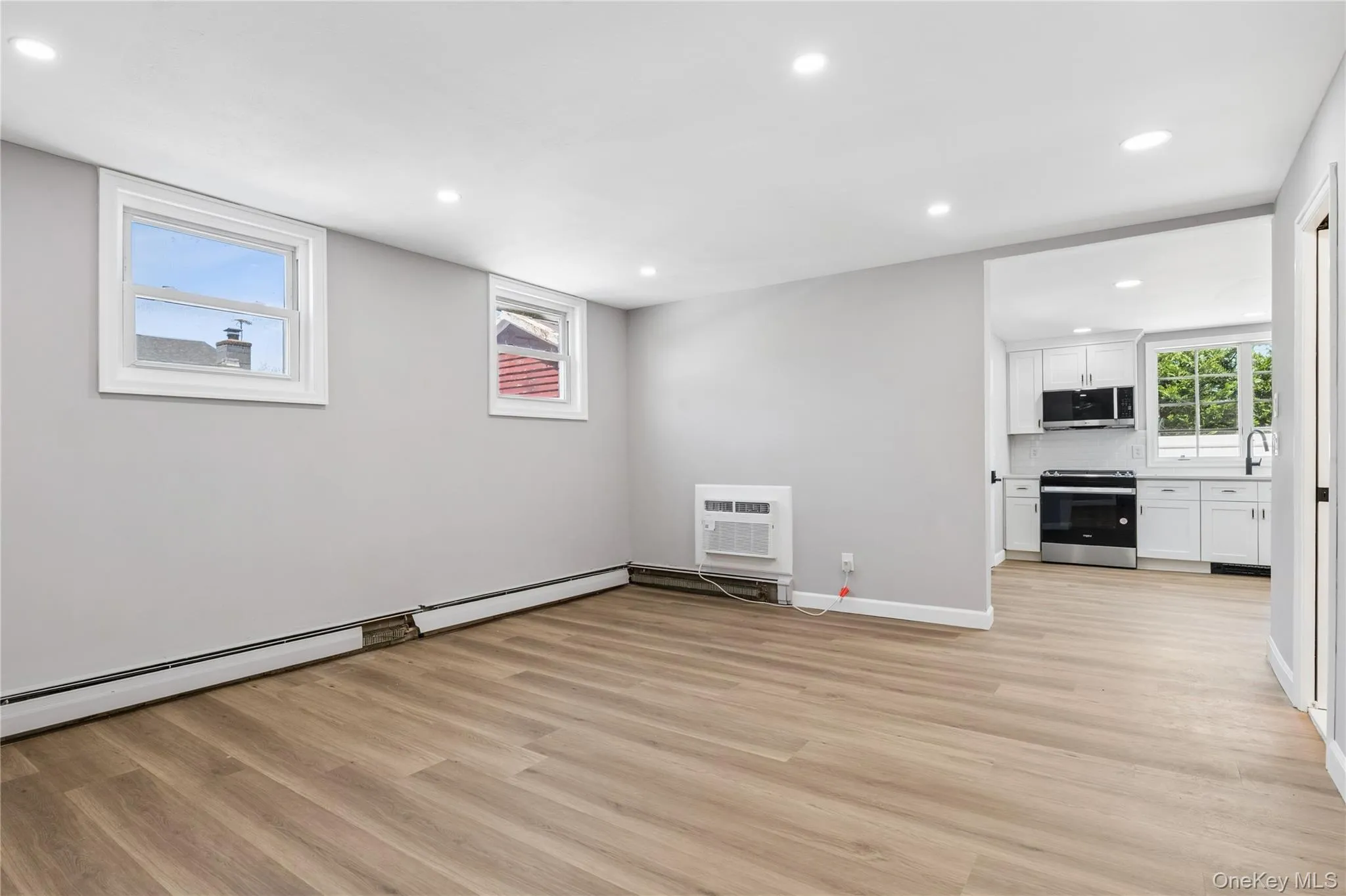 11 Park Avenue, Babylon, NY, 1 Bedroom Bedrooms, 3 Rooms Rooms,1 BathroomBathrooms,Residential Lease,For Rent,Park,0,1001233 11 Park Avenue, Babylon, NY, 1 Bedroom Bedrooms, 3 Rooms Rooms,1 BathroomBathrooms,Residential Lease,For Rent,Park,0,1001233