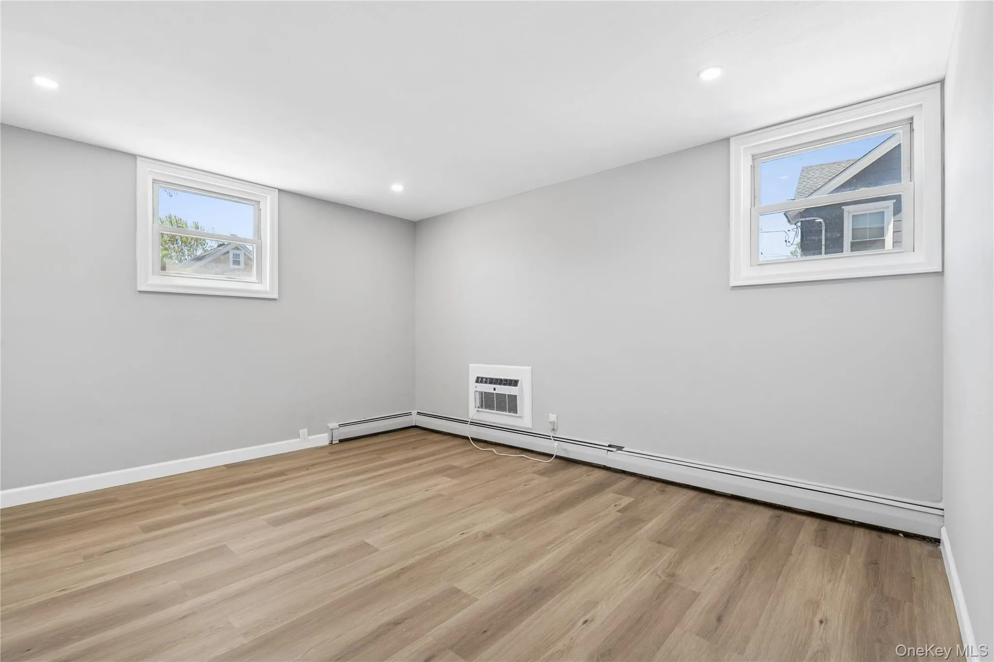11 Park Avenue, Babylon, NY, 1 Bedroom Bedrooms, 3 Rooms Rooms,1 BathroomBathrooms,Residential Lease,For Rent,Park,0,1001233 11 Park Avenue, Babylon, NY, 1 Bedroom Bedrooms, 3 Rooms Rooms,1 BathroomBathrooms,Residential Lease,For Rent,Park,0,1001233