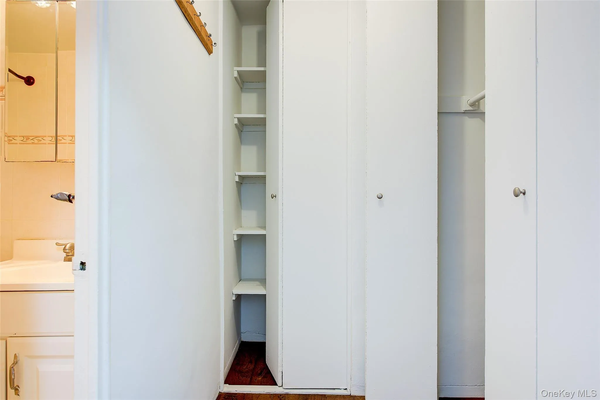 61-35 98th Street, New York, NY, 1 Room Rooms,1 BathroomBathrooms,Residential,For Rent,98th,0,1001254 61-35 98th Street, New York, NY, 1 Room Rooms,1 BathroomBathrooms,Residential,For Rent,98th,0,1001254