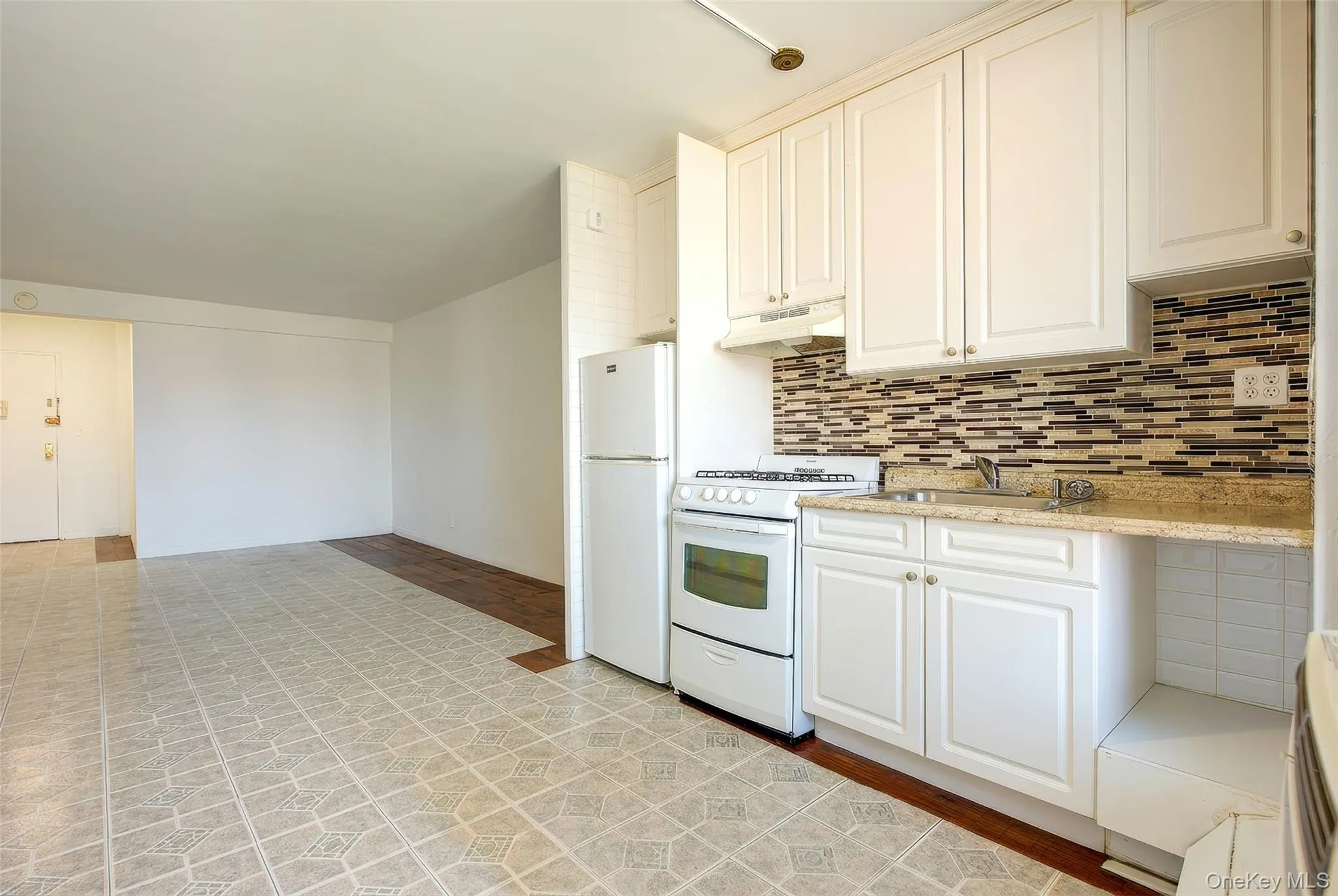 61-35 98th Street, New York, NY, 1 Room Rooms,1 BathroomBathrooms,Residential,For Rent,98th,0,1001254 61-35 98th Street, New York, NY, 1 Room Rooms,1 BathroomBathrooms,Residential,For Rent,98th,0,1001254