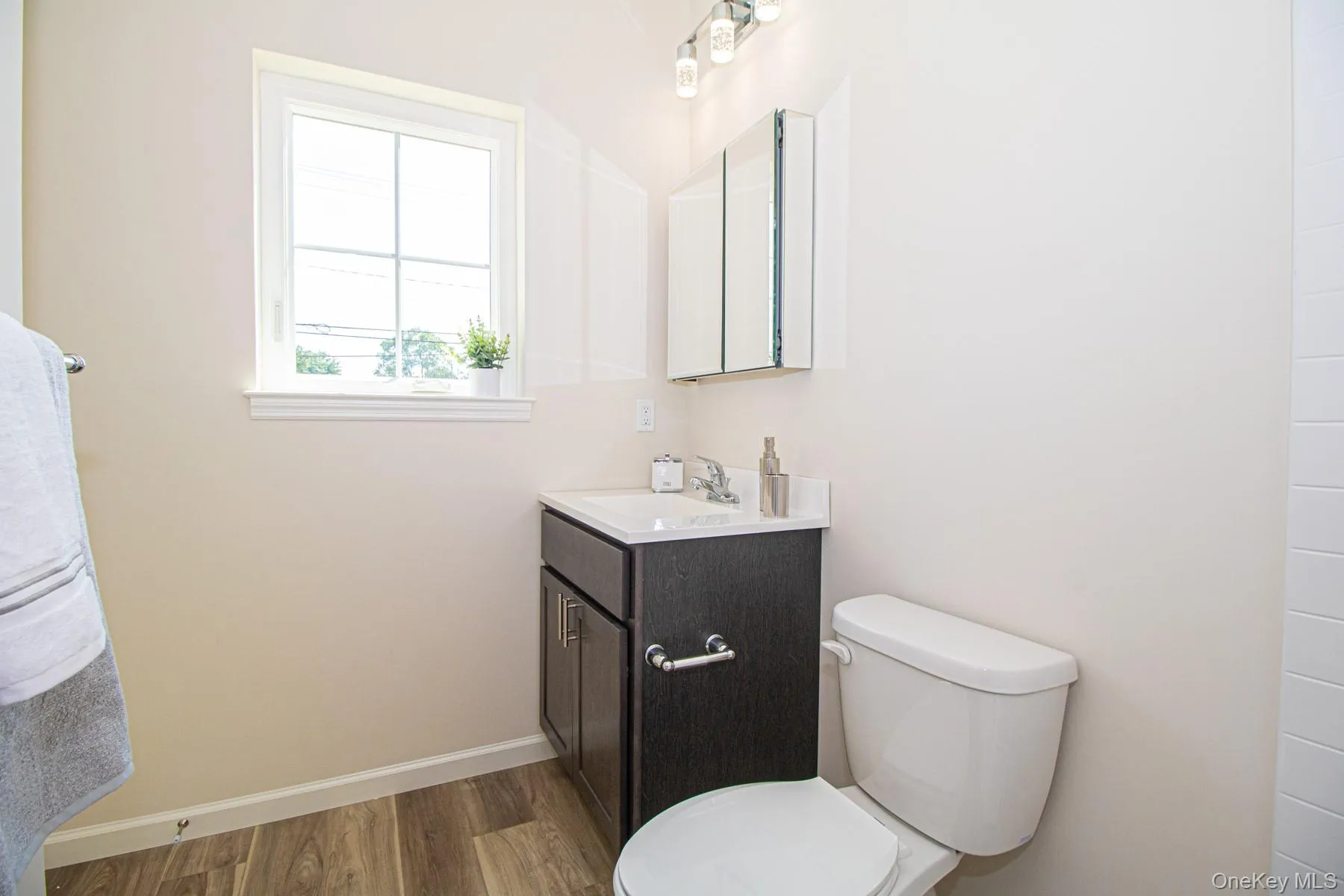 309 Ashley Court Avenue, Babylon, NY, 2 Bedrooms Bedrooms, 5 Rooms Rooms,2 BathroomsBathrooms,Residential Lease,For Rent,Ashley Court,0,1001256 309 Ashley Court Avenue, Babylon, NY, 2 Bedrooms Bedrooms, 5 Rooms Rooms,2 BathroomsBathrooms,Residential Lease,For Rent,Ashley Court,0,1001256