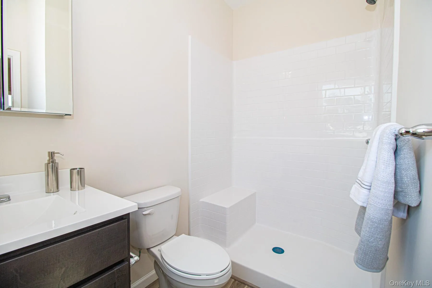 309 Ashley Court Avenue, Babylon, NY, 2 Bedrooms Bedrooms, 5 Rooms Rooms,2 BathroomsBathrooms,Residential Lease,For Rent,Ashley Court,0,1001256 309 Ashley Court Avenue, Babylon, NY, 2 Bedrooms Bedrooms, 5 Rooms Rooms,2 BathroomsBathrooms,Residential Lease,For Rent,Ashley Court,0,1001256