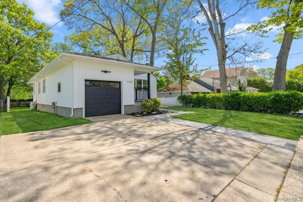 165 Livingston Avenue, Babylon, NY, 3 Bedrooms Bedrooms, 6 Rooms Rooms,2 BathroomsBathrooms,Residential Sale,For Rent,Livingston,0,1001262 165 Livingston Avenue, Babylon, NY, 3 Bedrooms Bedrooms, 6 Rooms Rooms,2 BathroomsBathrooms,Residential Sale,For Rent,Livingston,0,1001262