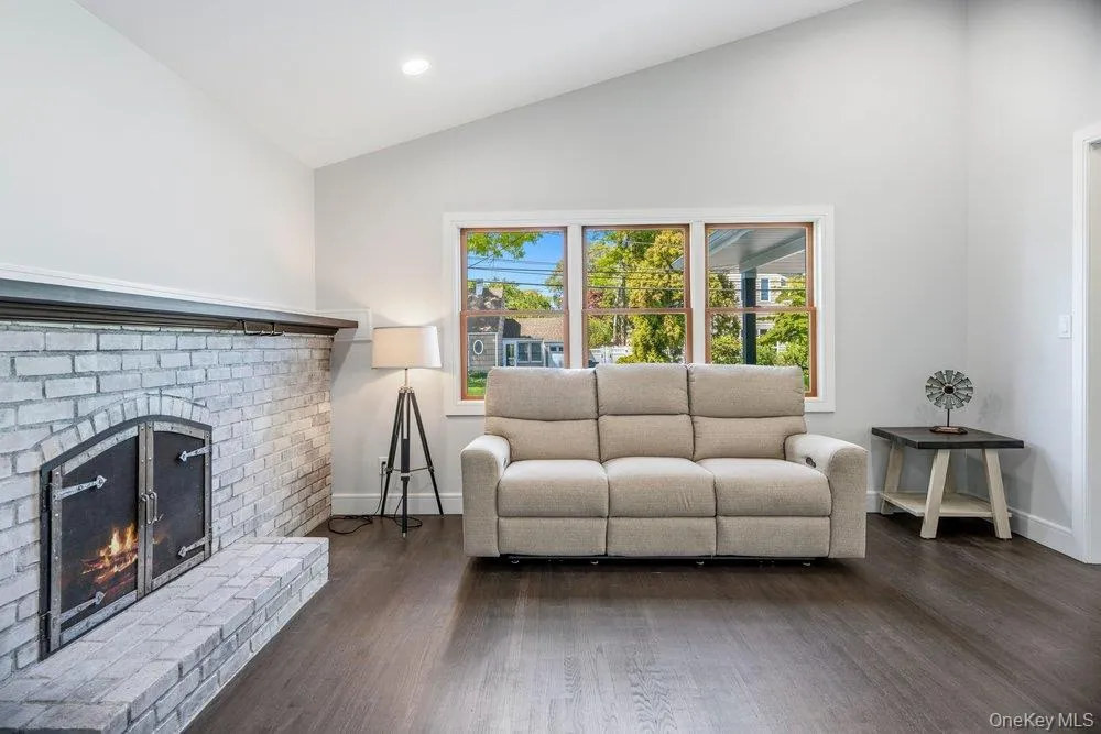 165 Livingston Avenue, Babylon, NY, 3 Bedrooms Bedrooms, 6 Rooms Rooms,2 BathroomsBathrooms,Residential Sale,For Rent,Livingston,0,1001262 165 Livingston Avenue, Babylon, NY, 3 Bedrooms Bedrooms, 6 Rooms Rooms,2 BathroomsBathrooms,Residential Sale,For Rent,Livingston,0,1001262