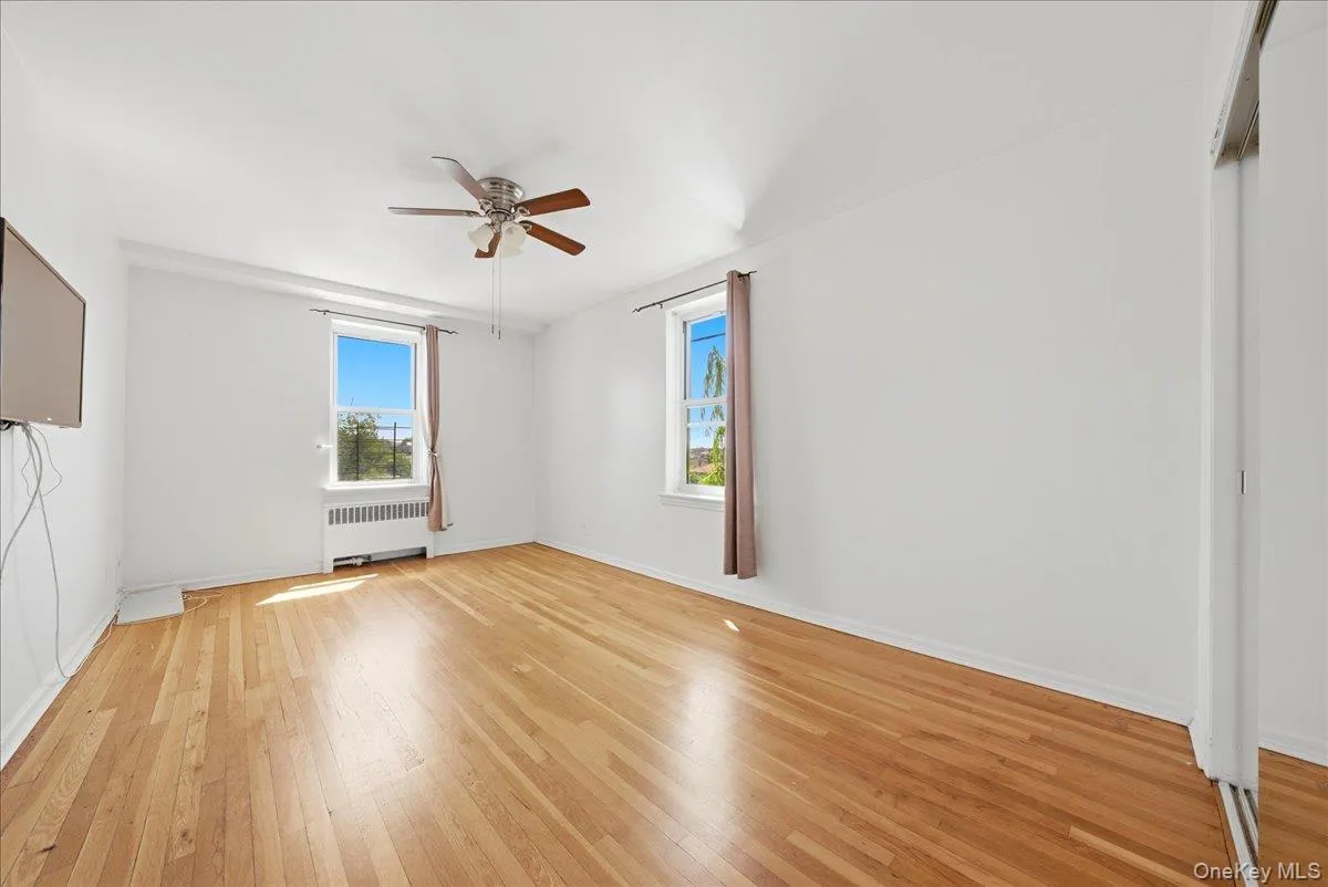 2080 Barnes Avenue Barnes Avenue, New York, NY, 2 Bedrooms Bedrooms, 5 Rooms Rooms,1 BathroomBathrooms,Residential,For Rent,Barnes,0,1001282 2080 Barnes Avenue Barnes Avenue, New York, NY, 2 Bedrooms Bedrooms, 5 Rooms Rooms,1 BathroomBathrooms,Residential,For Rent,Barnes,0,1001282