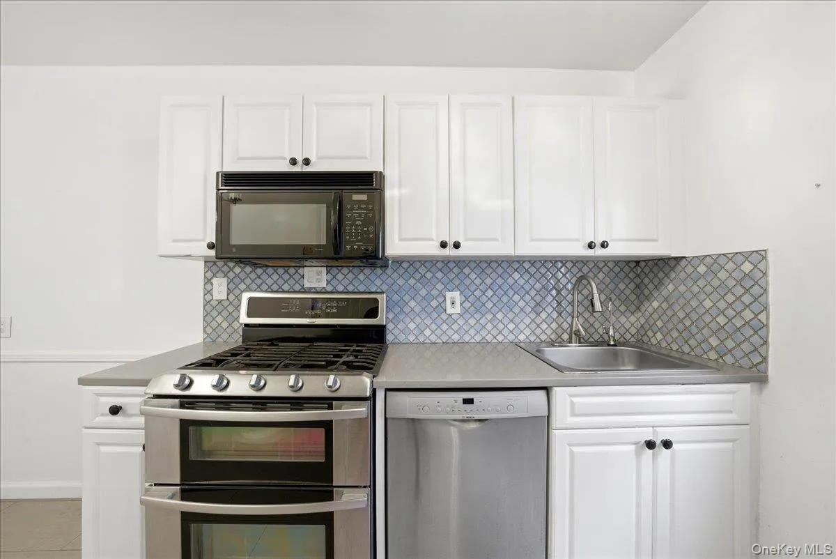 2080 Barnes Avenue Barnes Avenue, New York, NY, 2 Bedrooms Bedrooms, 5 Rooms Rooms,1 BathroomBathrooms,Residential,For Rent,Barnes,0,1001282 2080 Barnes Avenue Barnes Avenue, New York, NY, 2 Bedrooms Bedrooms, 5 Rooms Rooms,1 BathroomBathrooms,Residential,For Rent,Barnes,0,1001282
