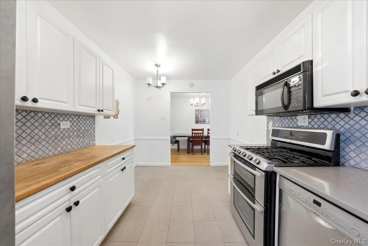 2080 Barnes Avenue Barnes Avenue, New York, NY, 2 Bedrooms Bedrooms, 5 Rooms Rooms,1 BathroomBathrooms,Residential,For Rent,Barnes,0,1001282 2080 Barnes Avenue Barnes Avenue, New York, NY, 2 Bedrooms Bedrooms, 5 Rooms Rooms,1 BathroomBathrooms,Residential,For Rent,Barnes,0,1001282