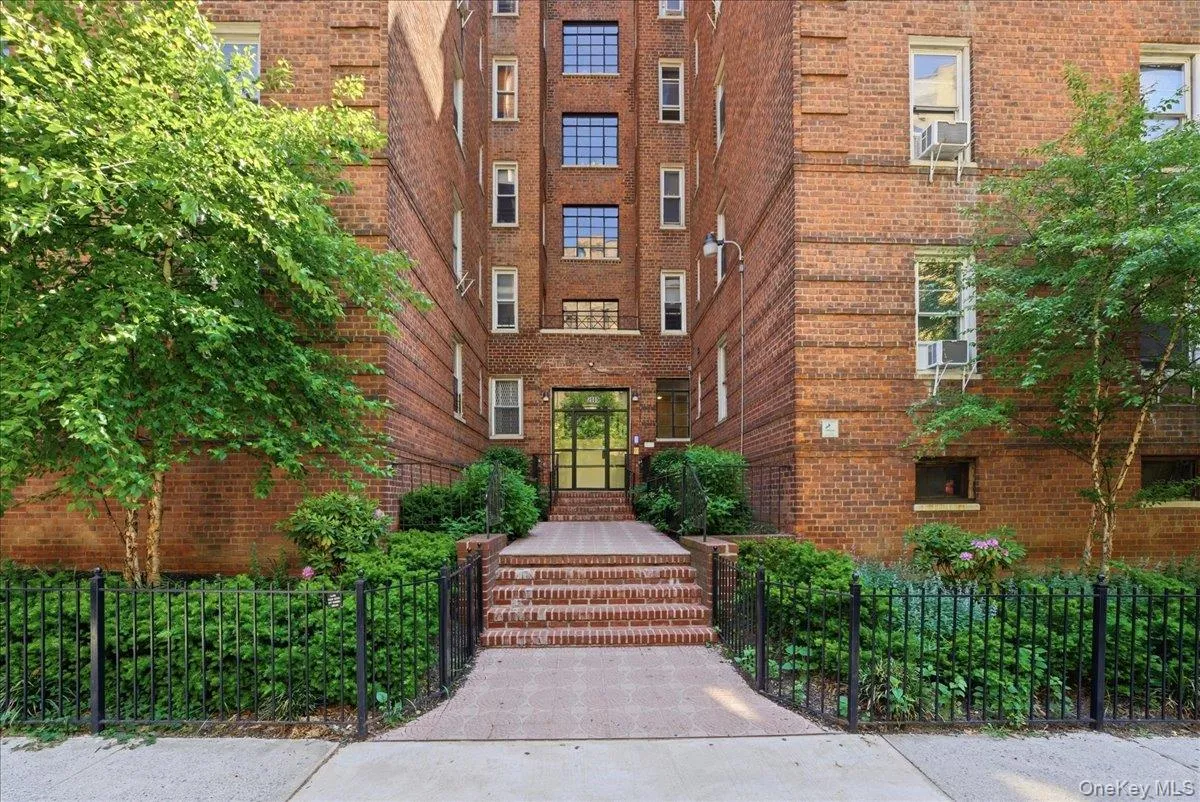 2080 Barnes Avenue Barnes Avenue, New York, NY, 2 Bedrooms Bedrooms, 5 Rooms Rooms,1 BathroomBathrooms,Residential,For Rent,Barnes,0,1001282 2080 Barnes Avenue Barnes Avenue, New York, NY, 2 Bedrooms Bedrooms, 5 Rooms Rooms,1 BathroomBathrooms,Residential,For Rent,Barnes,0,1001282