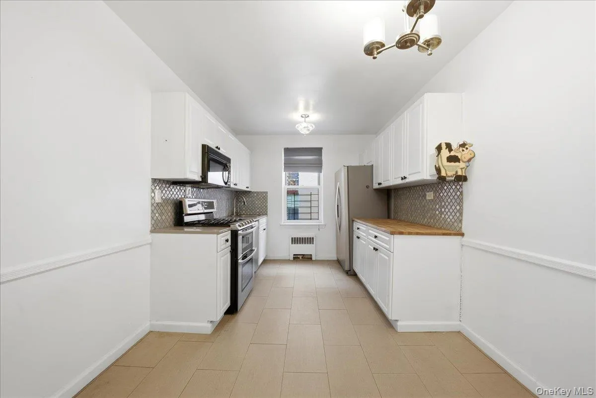 2080 Barnes Avenue Barnes Avenue, New York, NY, 2 Bedrooms Bedrooms, 5 Rooms Rooms,1 BathroomBathrooms,Residential,For Rent,Barnes,0,1001282 2080 Barnes Avenue Barnes Avenue, New York, NY, 2 Bedrooms Bedrooms, 5 Rooms Rooms,1 BathroomBathrooms,Residential,For Rent,Barnes,0,1001282
