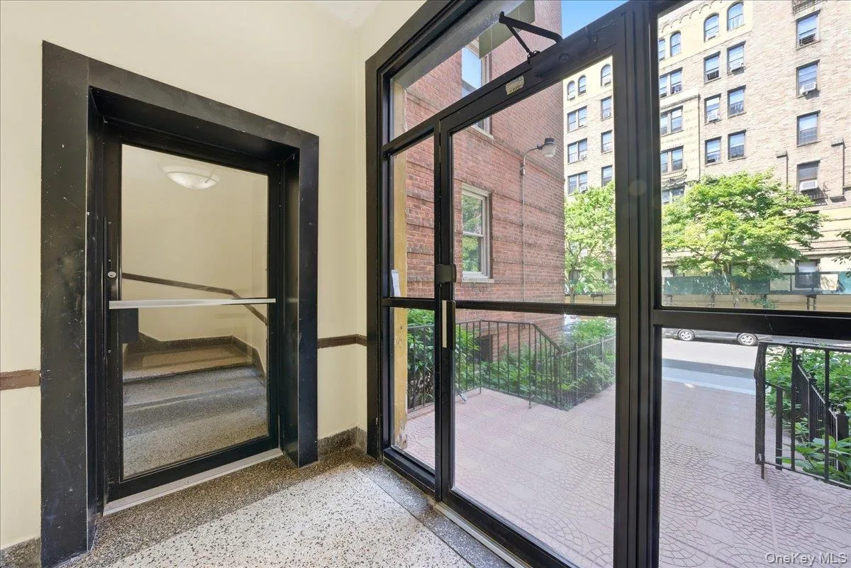 2080 Barnes Avenue Barnes Avenue, New York, NY, 2 Bedrooms Bedrooms, 5 Rooms Rooms,1 BathroomBathrooms,Residential,For Rent,Barnes,0,1001282 2080 Barnes Avenue Barnes Avenue, New York, NY, 2 Bedrooms Bedrooms, 5 Rooms Rooms,1 BathroomBathrooms,Residential,For Rent,Barnes,0,1001282
