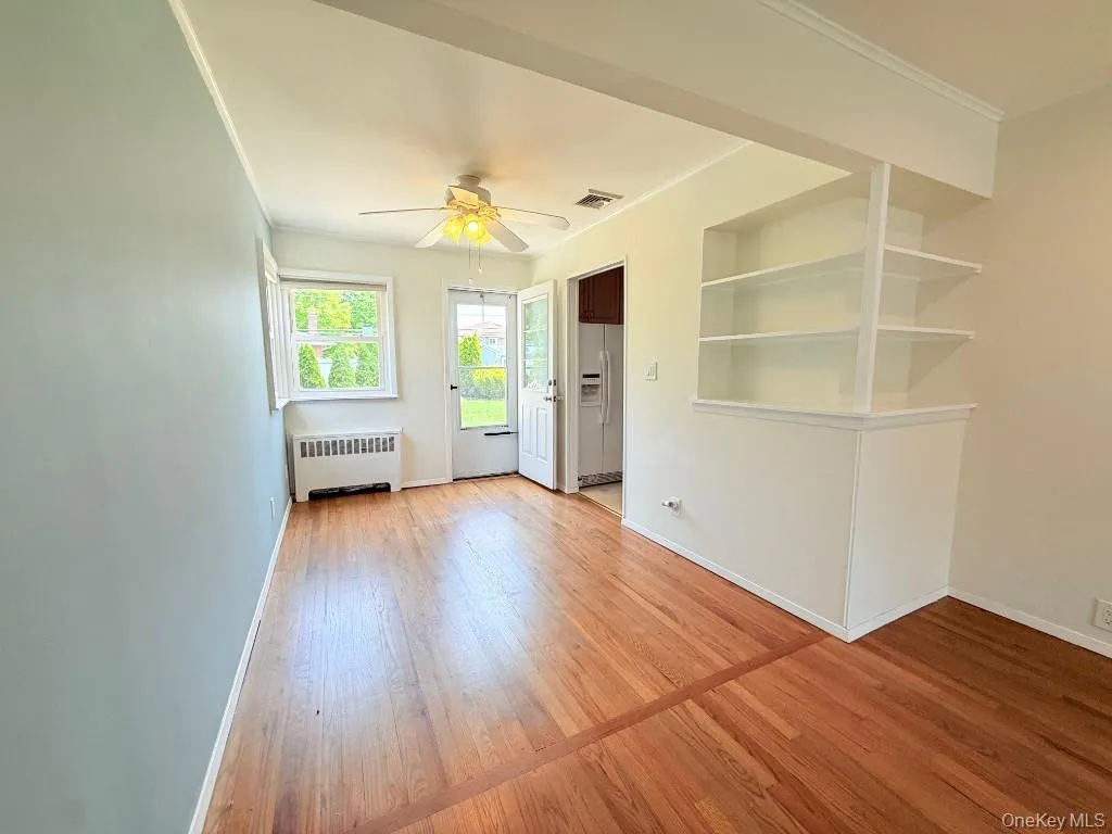 8 Gate, Oyster Bay, NY, 3 Bedrooms Bedrooms, 6 Rooms Rooms,1 BathroomBathrooms,Residential Lease,For Rent,Gate,0,1001292 8 Gate, Oyster Bay, NY, 3 Bedrooms Bedrooms, 6 Rooms Rooms,1 BathroomBathrooms,Residential Lease,For Rent,Gate,0,1001292