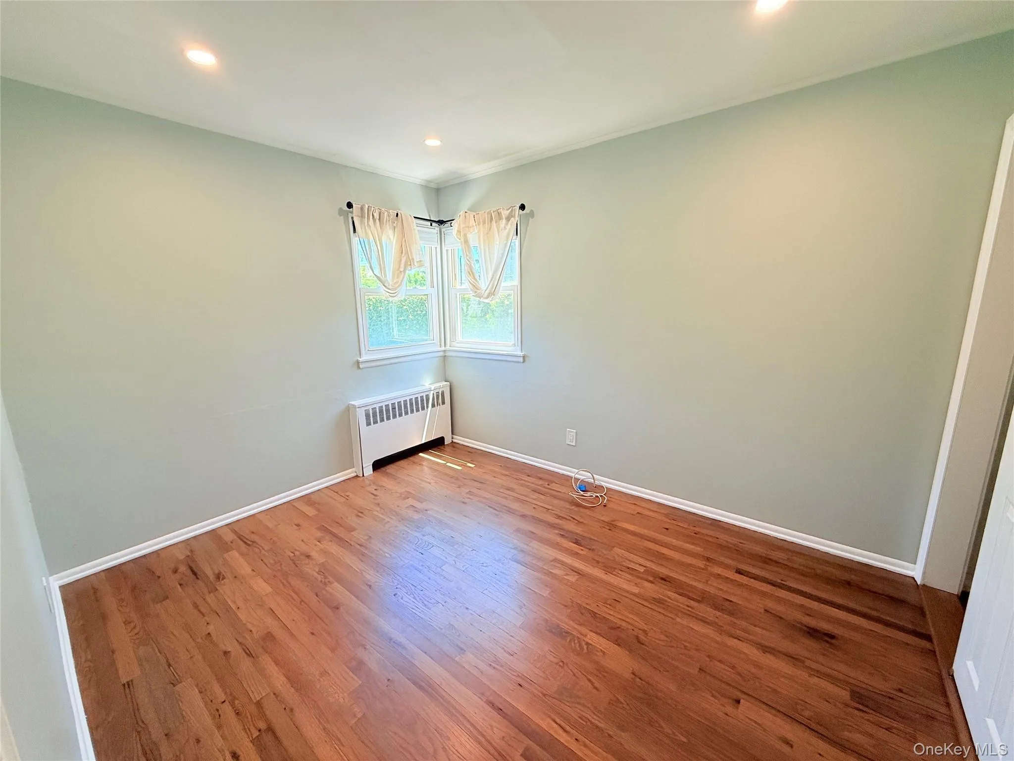 8 Gate, Oyster Bay, NY, 3 Bedrooms Bedrooms, 6 Rooms Rooms,1 BathroomBathrooms,Residential Lease,For Rent,Gate,0,1001292 8 Gate, Oyster Bay, NY, 3 Bedrooms Bedrooms, 6 Rooms Rooms,1 BathroomBathrooms,Residential Lease,For Rent,Gate,0,1001292