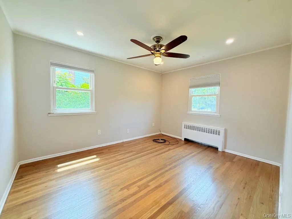 8 Gate, Oyster Bay, NY, 3 Bedrooms Bedrooms, 6 Rooms Rooms,1 BathroomBathrooms,Residential Lease,For Rent,Gate,0,1001292 8 Gate, Oyster Bay, NY, 3 Bedrooms Bedrooms, 6 Rooms Rooms,1 BathroomBathrooms,Residential Lease,For Rent,Gate,0,1001292