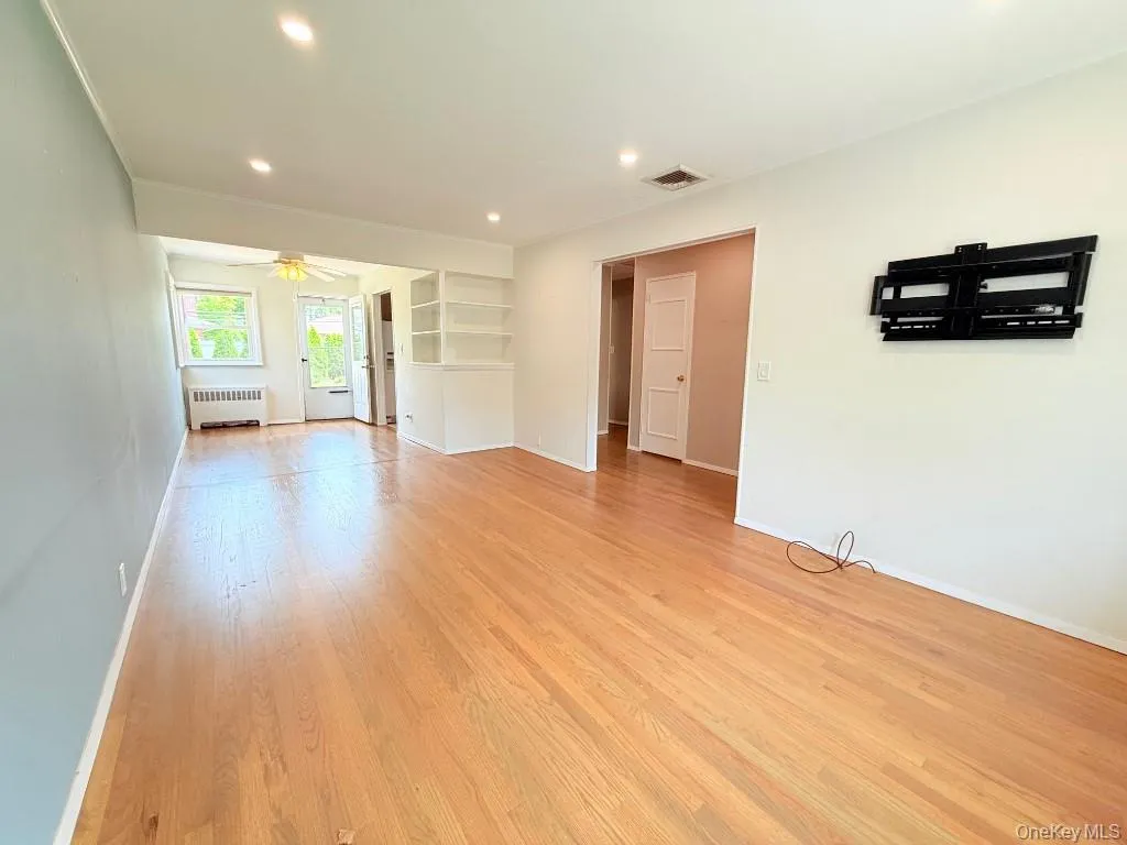 8 Gate, Oyster Bay, NY, 3 Bedrooms Bedrooms, 6 Rooms Rooms,1 BathroomBathrooms,Residential Lease,For Rent,Gate,0,1001292 8 Gate, Oyster Bay, NY, 3 Bedrooms Bedrooms, 6 Rooms Rooms,1 BathroomBathrooms,Residential Lease,For Rent,Gate,0,1001292