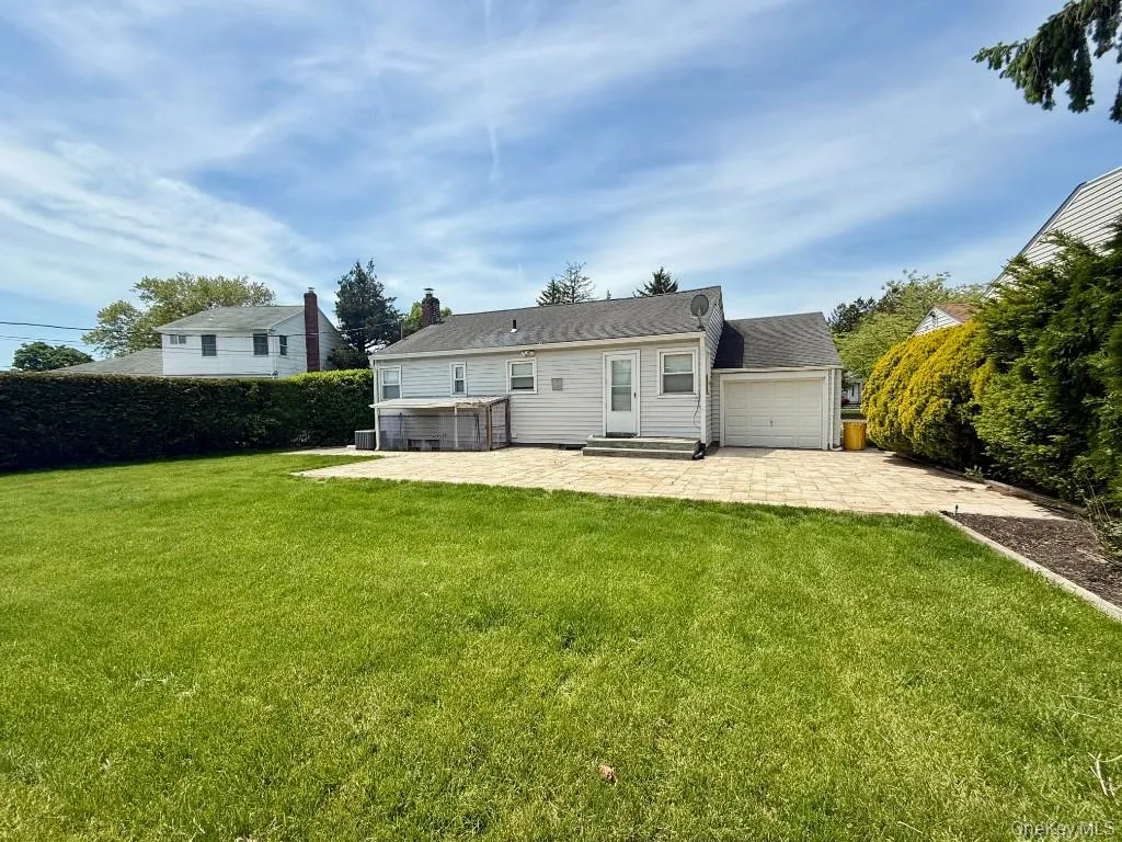 8 Gate, Oyster Bay, NY, 3 Bedrooms Bedrooms, 6 Rooms Rooms,1 BathroomBathrooms,Residential Lease,For Rent,Gate,0,1001292 8 Gate, Oyster Bay, NY, 3 Bedrooms Bedrooms, 6 Rooms Rooms,1 BathroomBathrooms,Residential Lease,For Rent,Gate,0,1001292