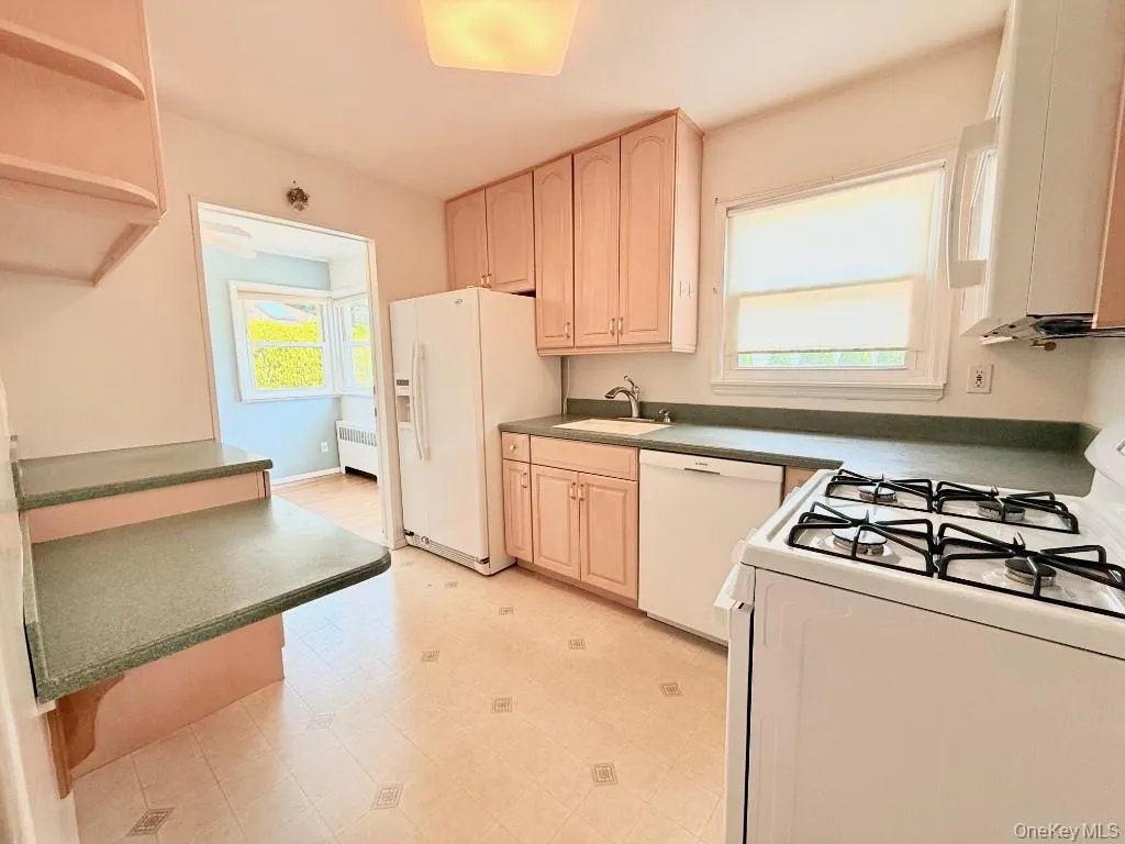 8 Gate, Oyster Bay, NY, 3 Bedrooms Bedrooms, 6 Rooms Rooms,1 BathroomBathrooms,Residential Lease,For Rent,Gate,0,1001292 8 Gate, Oyster Bay, NY, 3 Bedrooms Bedrooms, 6 Rooms Rooms,1 BathroomBathrooms,Residential Lease,For Rent,Gate,0,1001292