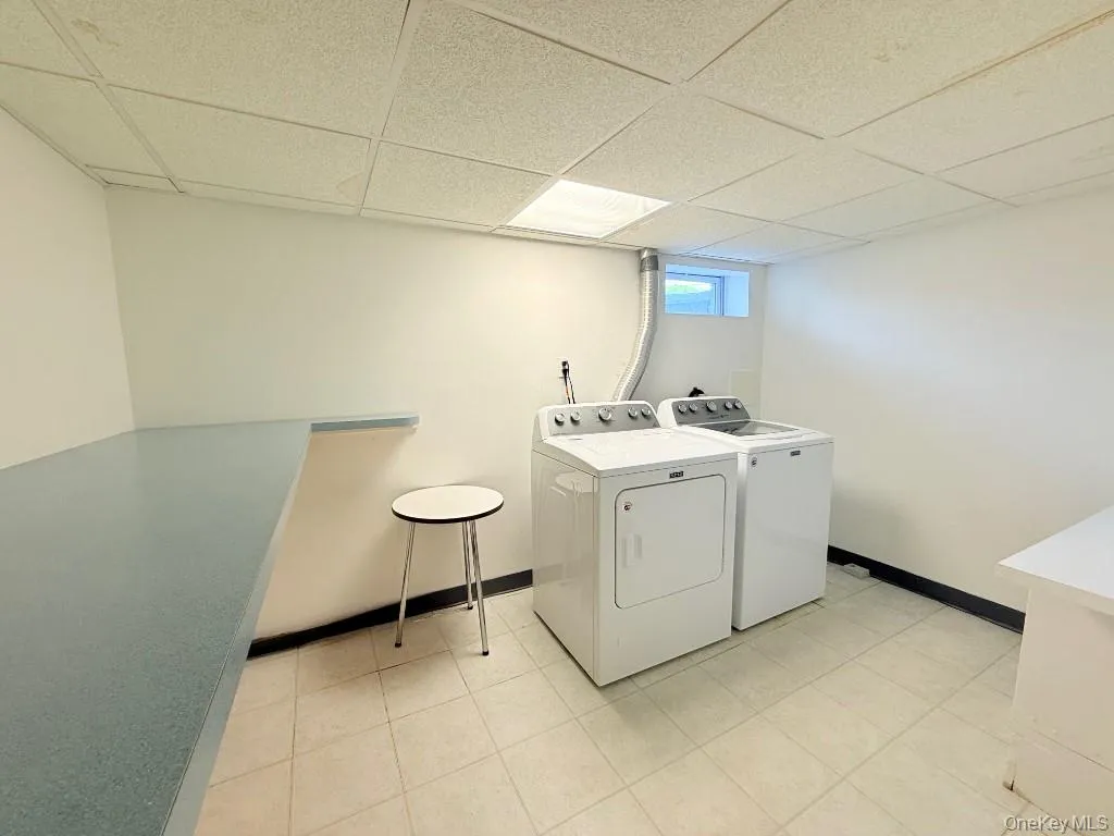 8 Gate, Oyster Bay, NY, 3 Bedrooms Bedrooms, 6 Rooms Rooms,1 BathroomBathrooms,Residential Lease,For Rent,Gate,0,1001292 8 Gate, Oyster Bay, NY, 3 Bedrooms Bedrooms, 6 Rooms Rooms,1 BathroomBathrooms,Residential Lease,For Rent,Gate,0,1001292