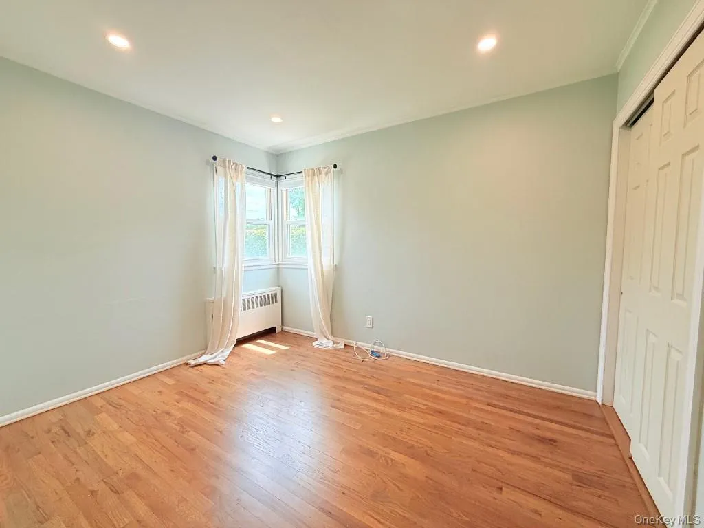 8 Gate, Oyster Bay, NY, 3 Bedrooms Bedrooms, 6 Rooms Rooms,1 BathroomBathrooms,Residential Lease,For Rent,Gate,0,1001292 8 Gate, Oyster Bay, NY, 3 Bedrooms Bedrooms, 6 Rooms Rooms,1 BathroomBathrooms,Residential Lease,For Rent,Gate,0,1001292