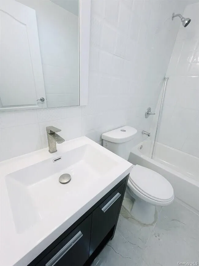 70-26 Queens Boulevard, New York, NY, 2 Bedrooms Bedrooms, 4 Rooms Rooms,2 BathroomsBathrooms,Residential Sale,For Rent,Queens,0,1001293 70-26 Queens Boulevard, New York, NY, 2 Bedrooms Bedrooms, 4 Rooms Rooms,2 BathroomsBathrooms,Residential Sale,For Rent,Queens,0,1001293
