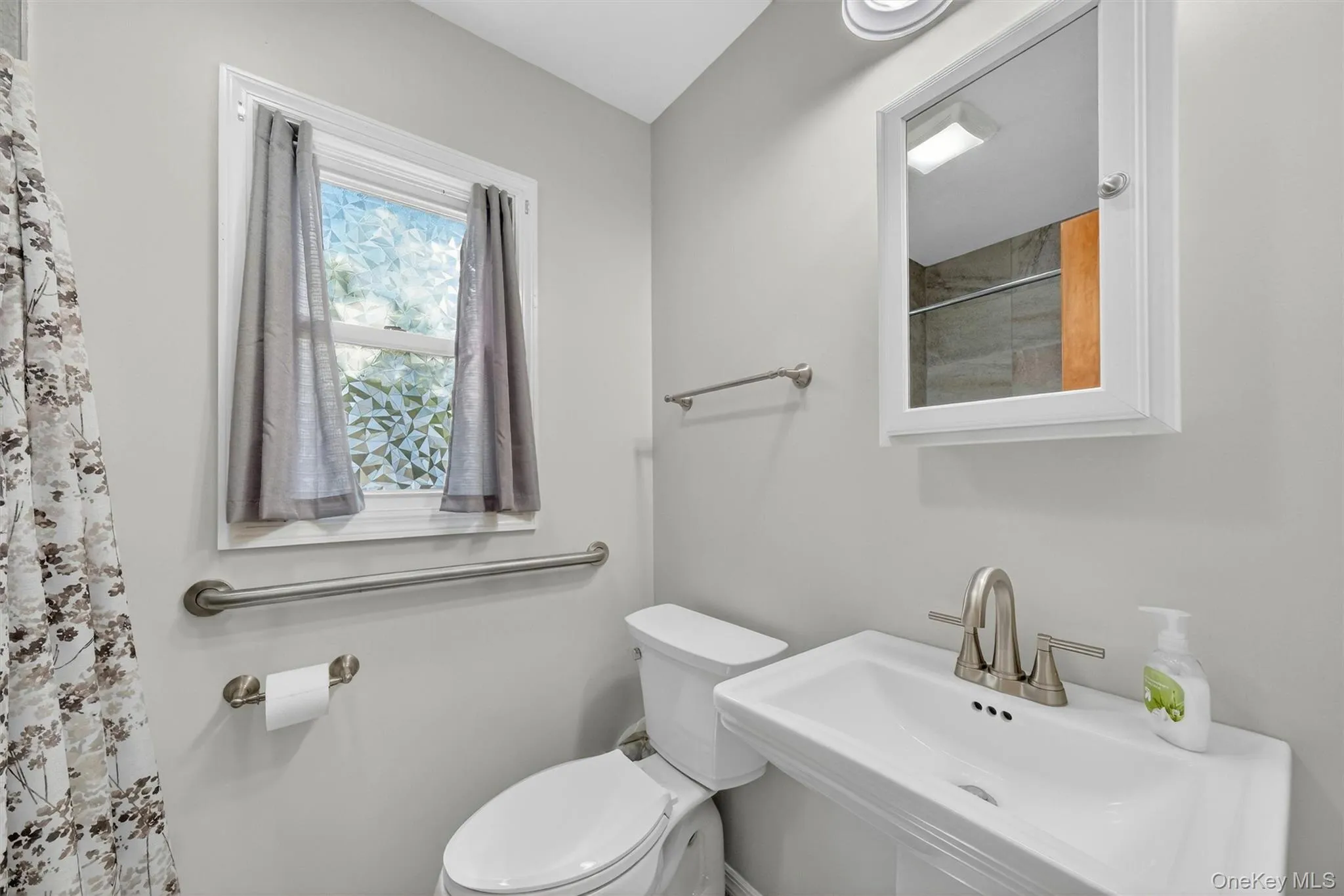 333 Oak Drive, New Windsor, NY, 2 Bedrooms Bedrooms, 4 Rooms Rooms,1 BathroomBathrooms,Residential,For Rent,Oak,0,1001297 333 Oak Drive, New Windsor, NY, 2 Bedrooms Bedrooms, 4 Rooms Rooms,1 BathroomBathrooms,Residential,For Rent,Oak,0,1001297