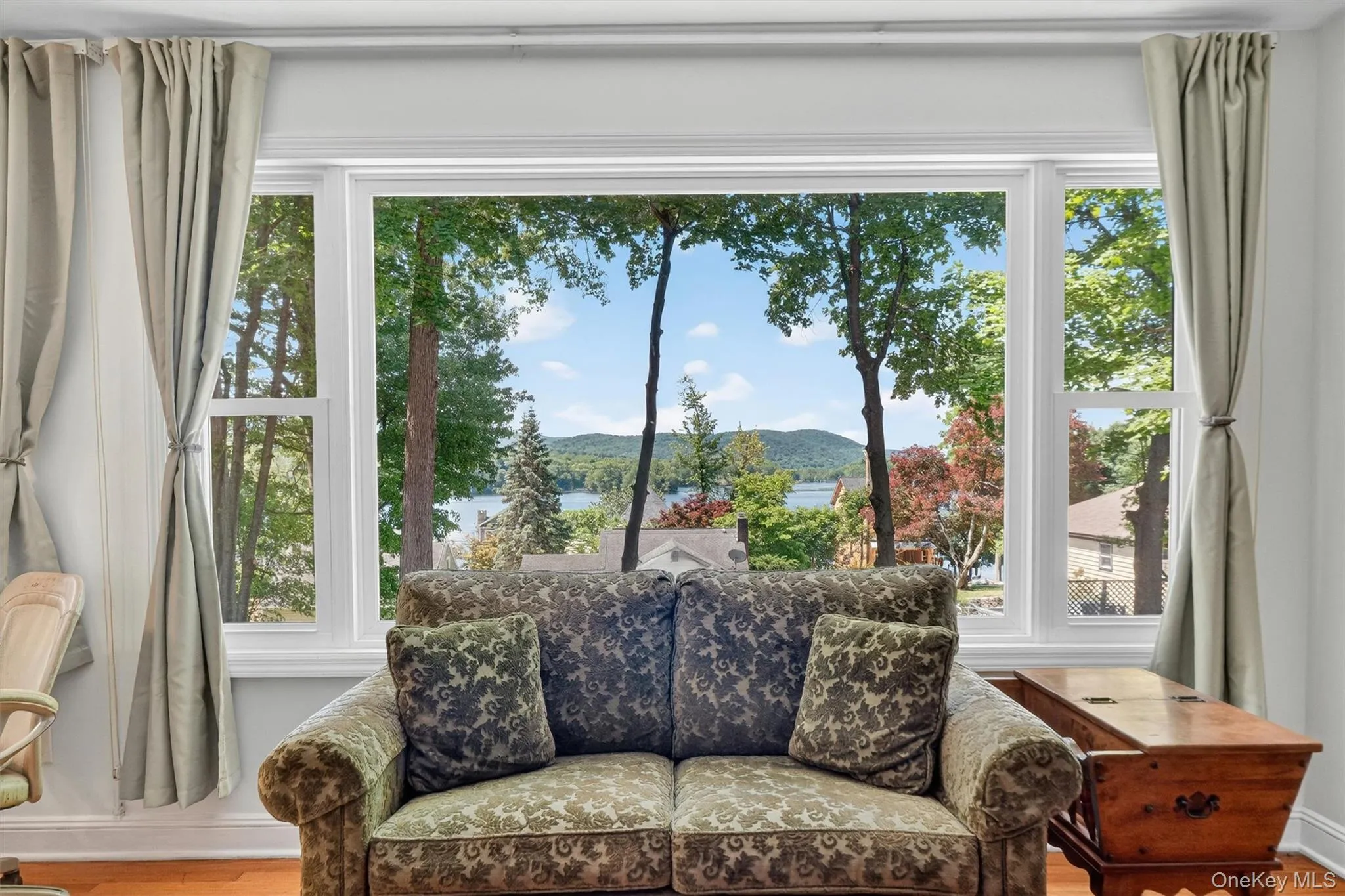 333 Oak Drive, New Windsor, NY, 2 Bedrooms Bedrooms, 4 Rooms Rooms,1 BathroomBathrooms,Residential,For Rent,Oak,0,1001297 333 Oak Drive, New Windsor, NY, 2 Bedrooms Bedrooms, 4 Rooms Rooms,1 BathroomBathrooms,Residential,For Rent,Oak,0,1001297