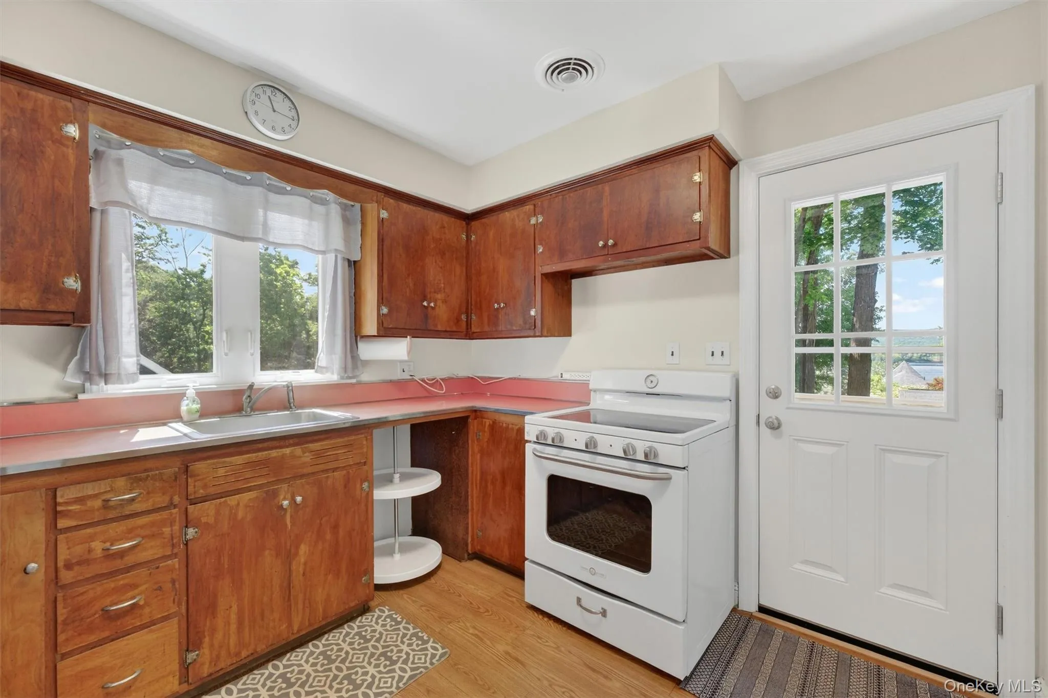 333 Oak Drive, New Windsor, NY, 2 Bedrooms Bedrooms, 4 Rooms Rooms,1 BathroomBathrooms,Residential,For Rent,Oak,0,1001297 333 Oak Drive, New Windsor, NY, 2 Bedrooms Bedrooms, 4 Rooms Rooms,1 BathroomBathrooms,Residential,For Rent,Oak,0,1001297