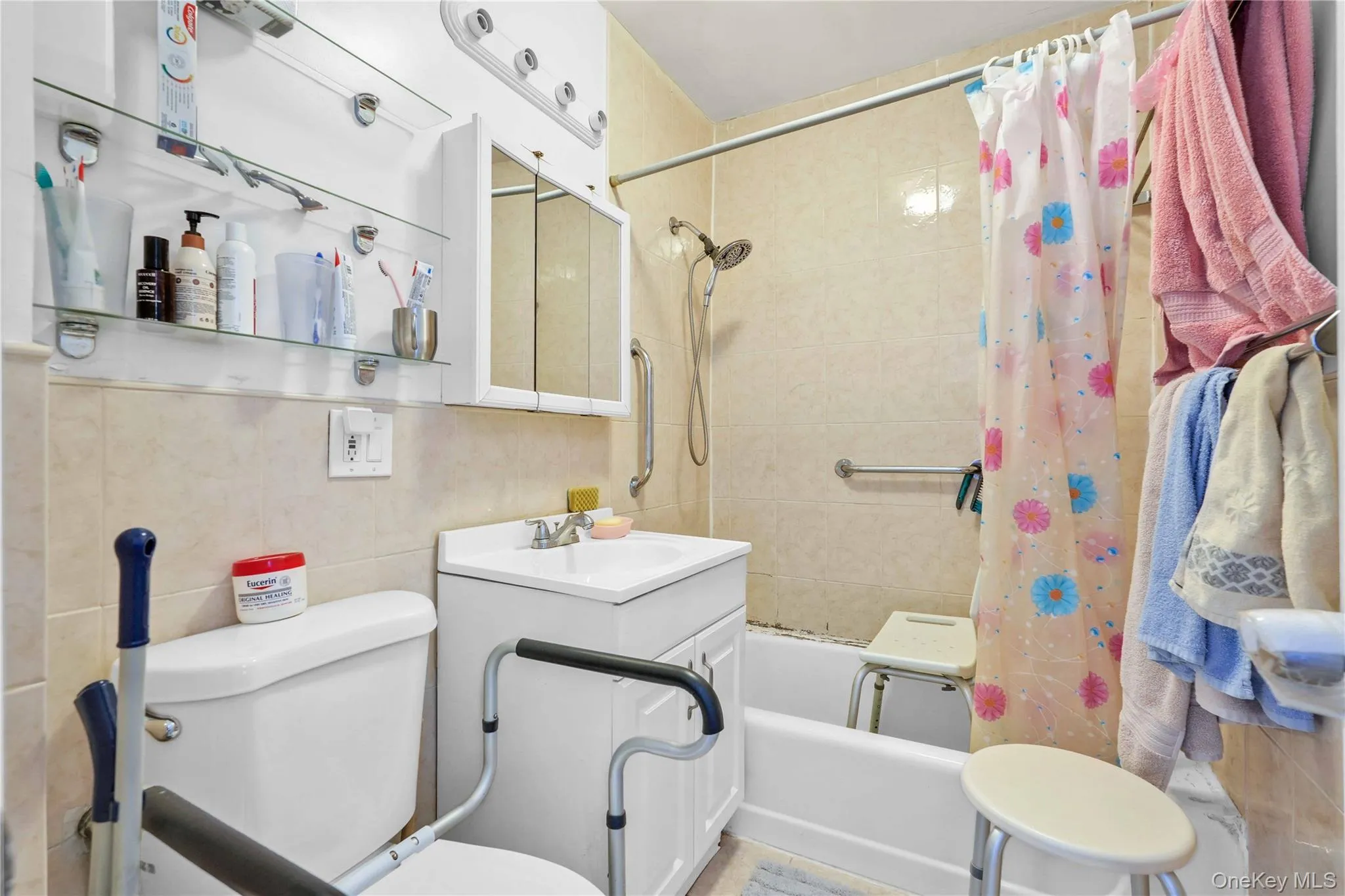 58-03 Calloway Street, New York, NY, 1 Bedroom Bedrooms, 2 Rooms Rooms,1 BathroomBathrooms,Residential Sale,For Rent,Calloway,0,1001304 58-03 Calloway Street, New York, NY, 1 Bedroom Bedrooms, 2 Rooms Rooms,1 BathroomBathrooms,Residential Sale,For Rent,Calloway,0,1001304