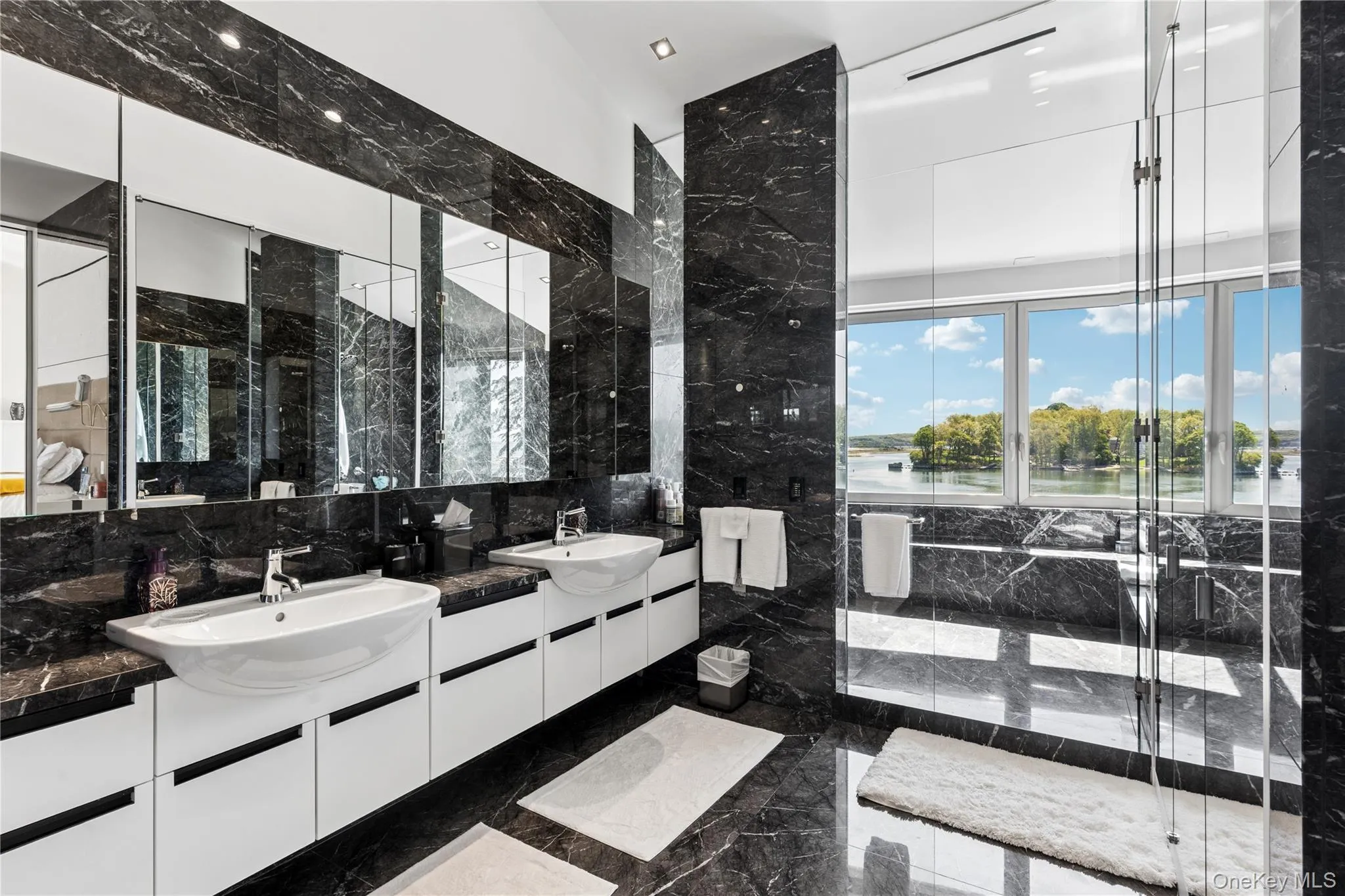Primary Bathroom En Suite Primary Bathroom En Suite