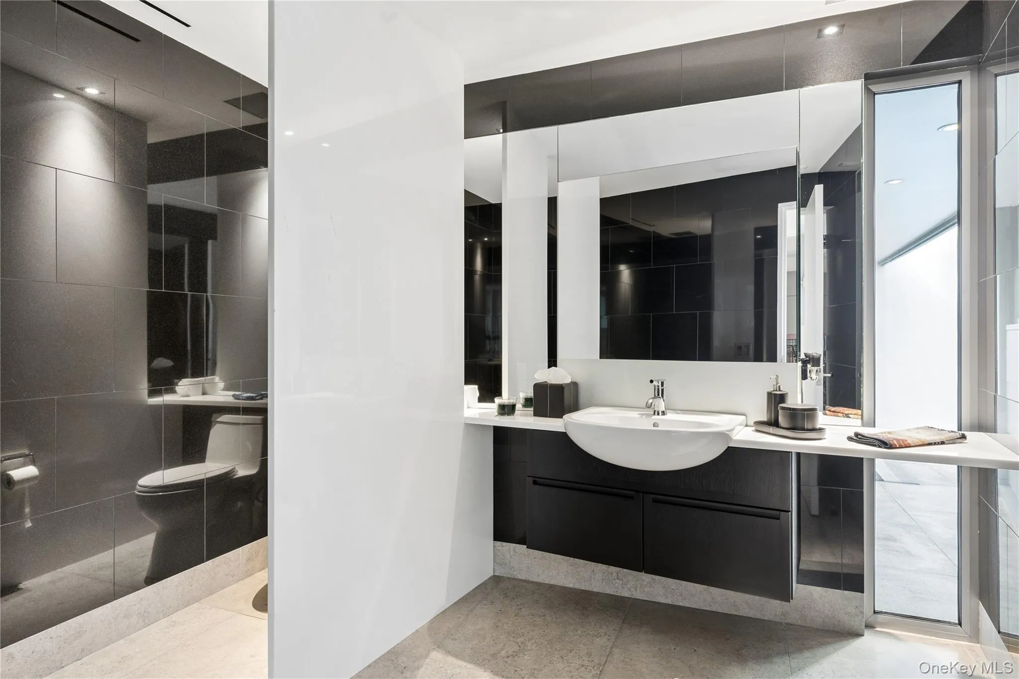 Full Bath on Main Level Full Bath on Main Level