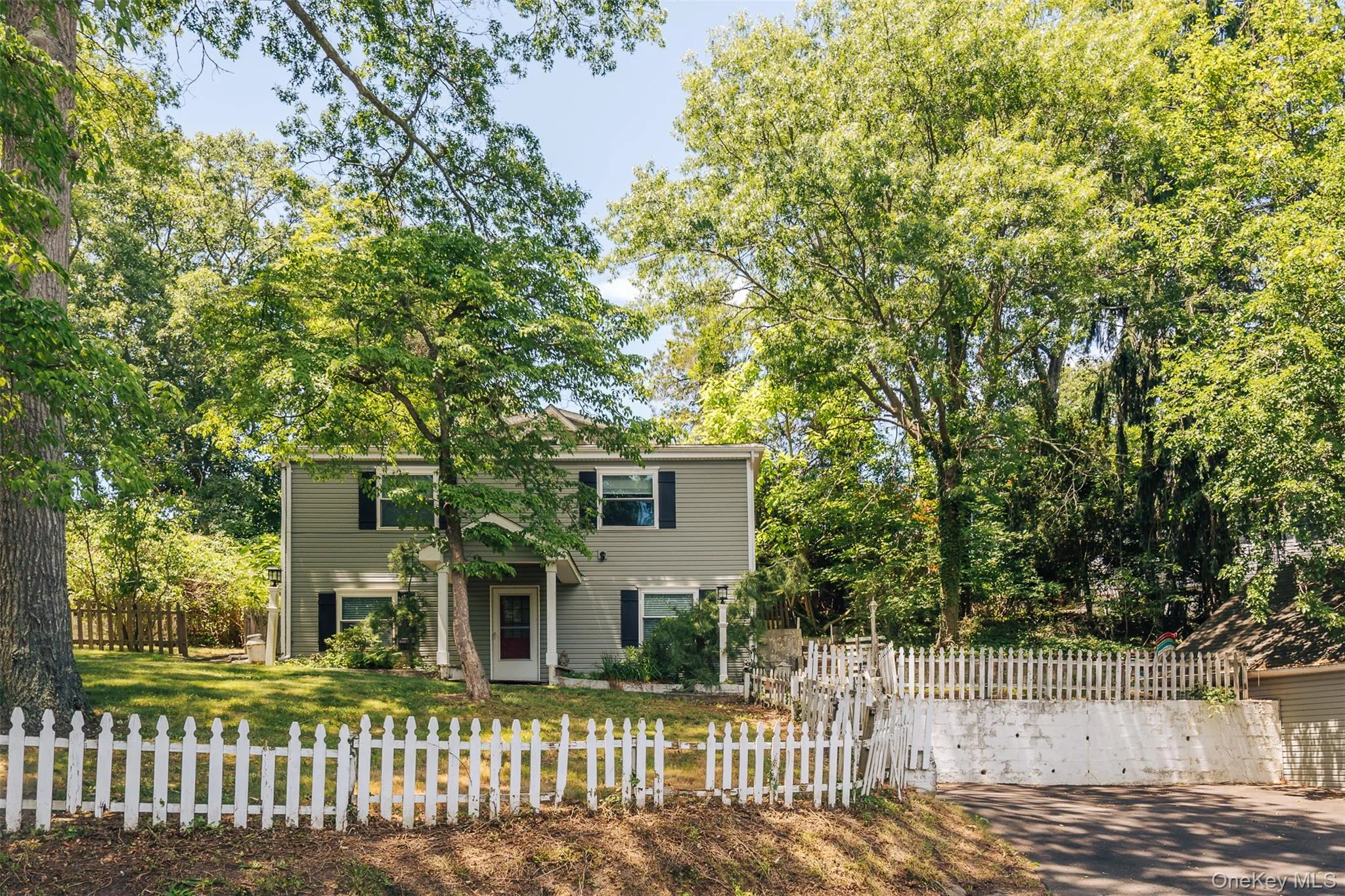33 Port Washington Road, Brookhaven, NY, 4 Bedrooms Bedrooms, 8 Rooms Rooms,3 BathroomsBathrooms,Residential,For Rent,Port Washington,0,1001310 33 Port Washington Road, Brookhaven, NY, 4 Bedrooms Bedrooms, 8 Rooms Rooms,3 BathroomsBathrooms,Residential,For Rent,Port Washington,0,1001310