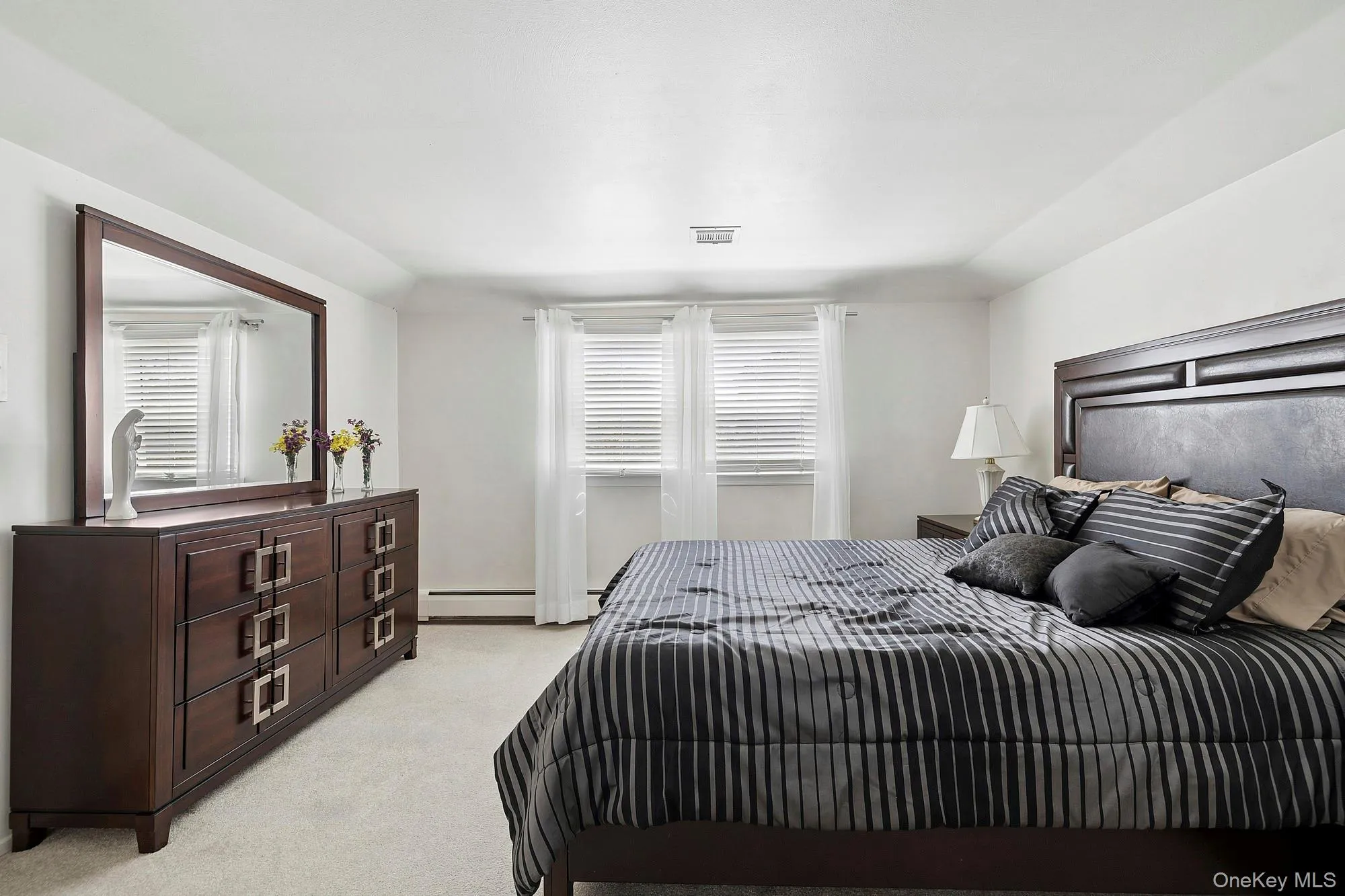 9 Dove Lane, Islip, NY, 5 Bedrooms Bedrooms, 11 Rooms Rooms,3 BathroomsBathrooms,Residential,For Rent,Dove,0,1001324 9 Dove Lane, Islip, NY, 5 Bedrooms Bedrooms, 11 Rooms Rooms,3 BathroomsBathrooms,Residential,For Rent,Dove,0,1001324