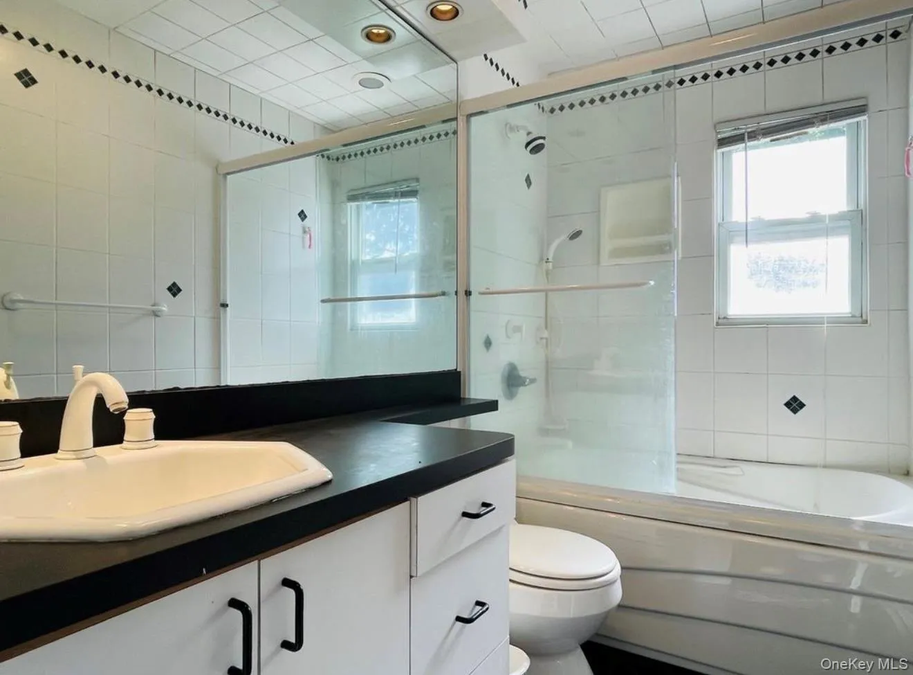 5 Eaton Road, Oyster Bay, NY, 3 Bedrooms Bedrooms, 7 Rooms Rooms,2 BathroomsBathrooms,Residential Lease,For Rent,Eaton,0,1001335 5 Eaton Road, Oyster Bay, NY, 3 Bedrooms Bedrooms, 7 Rooms Rooms,2 BathroomsBathrooms,Residential Lease,For Rent,Eaton,0,1001335