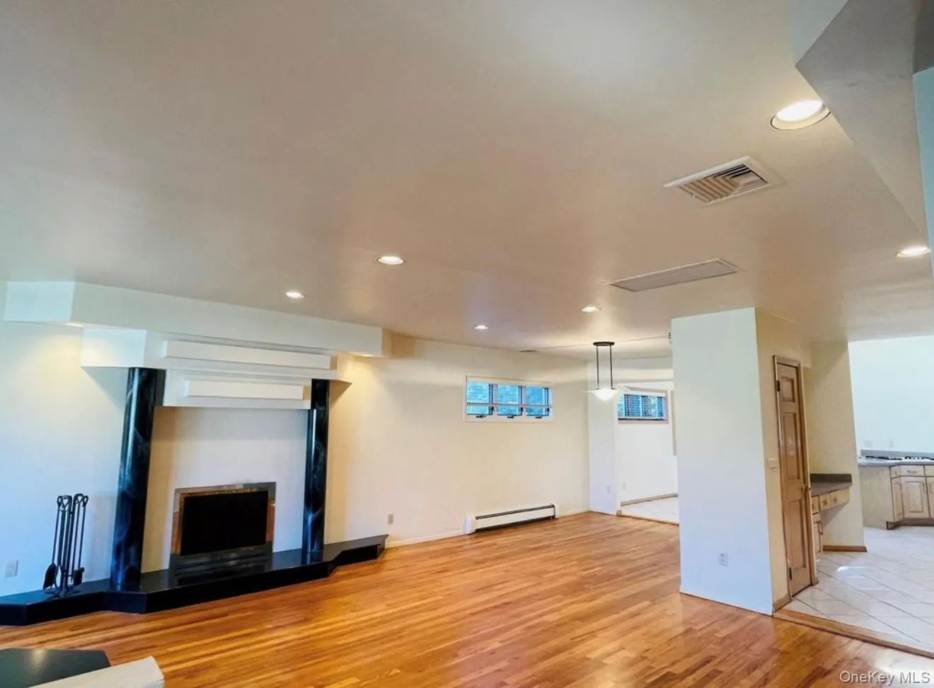 5 Eaton Road, Oyster Bay, NY, 3 Bedrooms Bedrooms, 7 Rooms Rooms,2 BathroomsBathrooms,Residential Lease,For Rent,Eaton,0,1001335 5 Eaton Road, Oyster Bay, NY, 3 Bedrooms Bedrooms, 7 Rooms Rooms,2 BathroomsBathrooms,Residential Lease,For Rent,Eaton,0,1001335