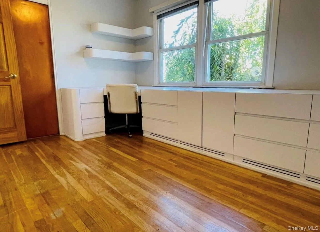 5 Eaton Road, Oyster Bay, NY, 3 Bedrooms Bedrooms, 7 Rooms Rooms,2 BathroomsBathrooms,Residential Lease,For Rent,Eaton,0,1001335 5 Eaton Road, Oyster Bay, NY, 3 Bedrooms Bedrooms, 7 Rooms Rooms,2 BathroomsBathrooms,Residential Lease,For Rent,Eaton,0,1001335